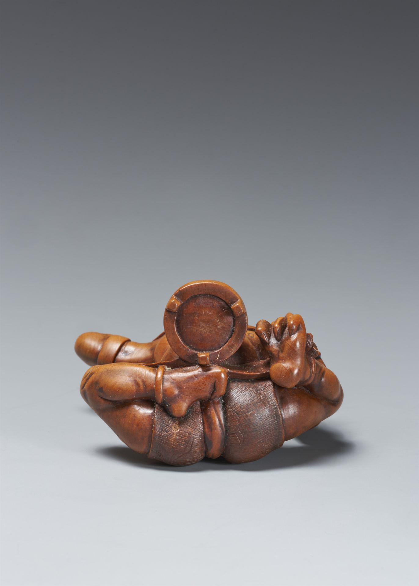 Großes Okimono-Netsuke. Fröhlicher oni. Buchsbaum. Spätes 19. Jh. - Bild 2 aus 5