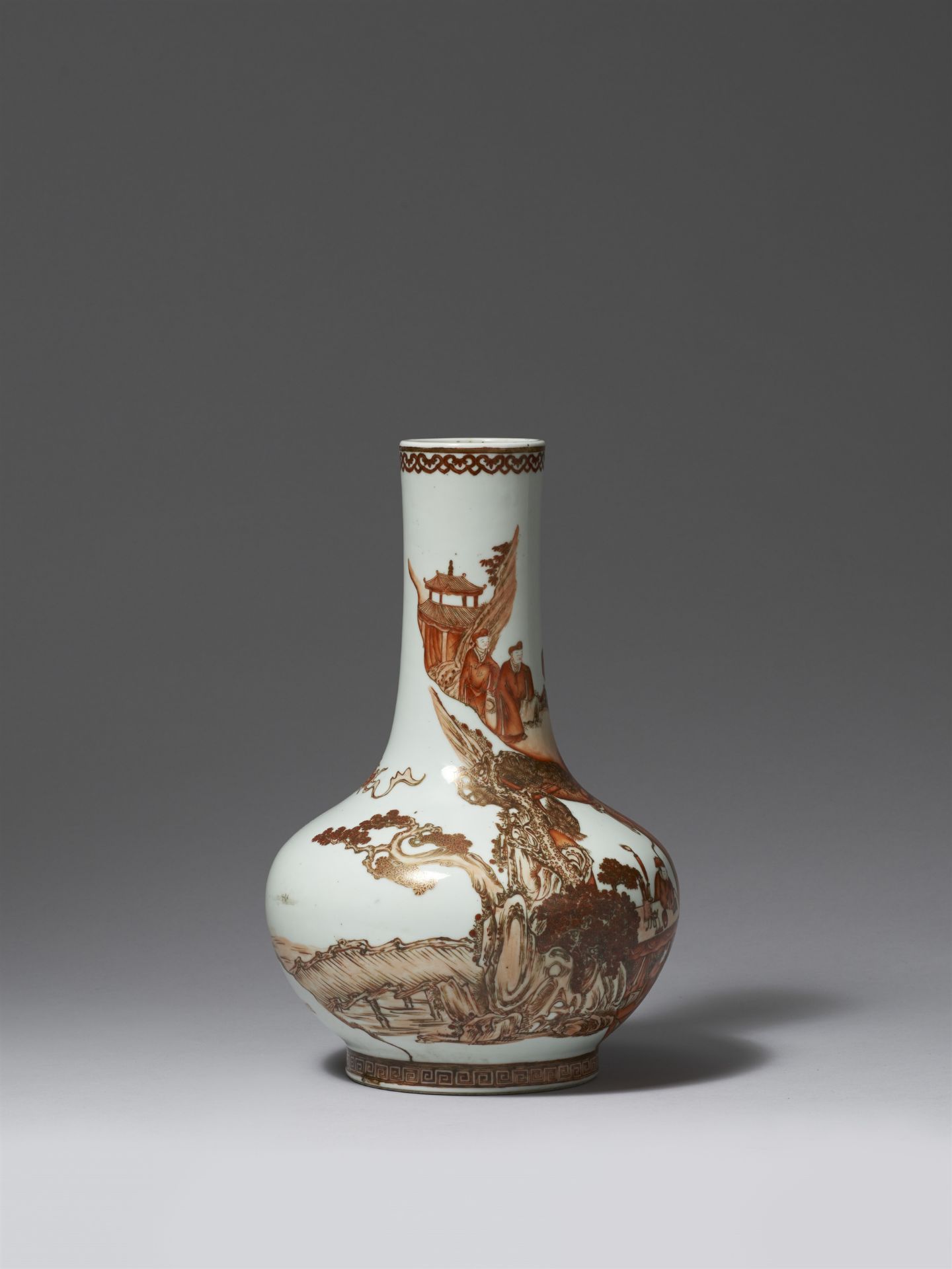 An iron-red and gilt decorated bottle vase. Republic period (1912–1949) - Image 2 of 4