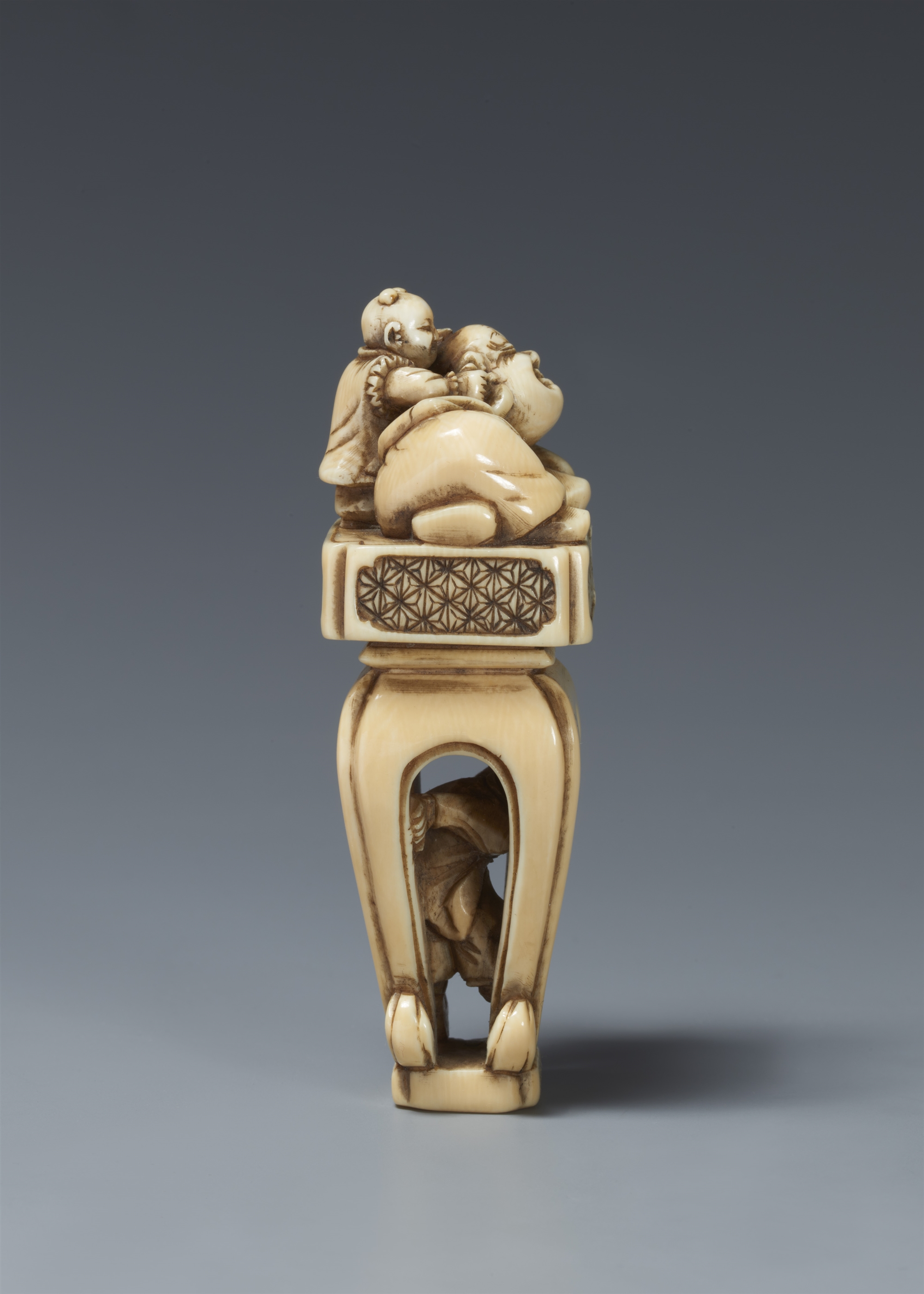 An ivory netsuke of Hotei on a high Chinese-style table. 19th century - Image 3 of 5
