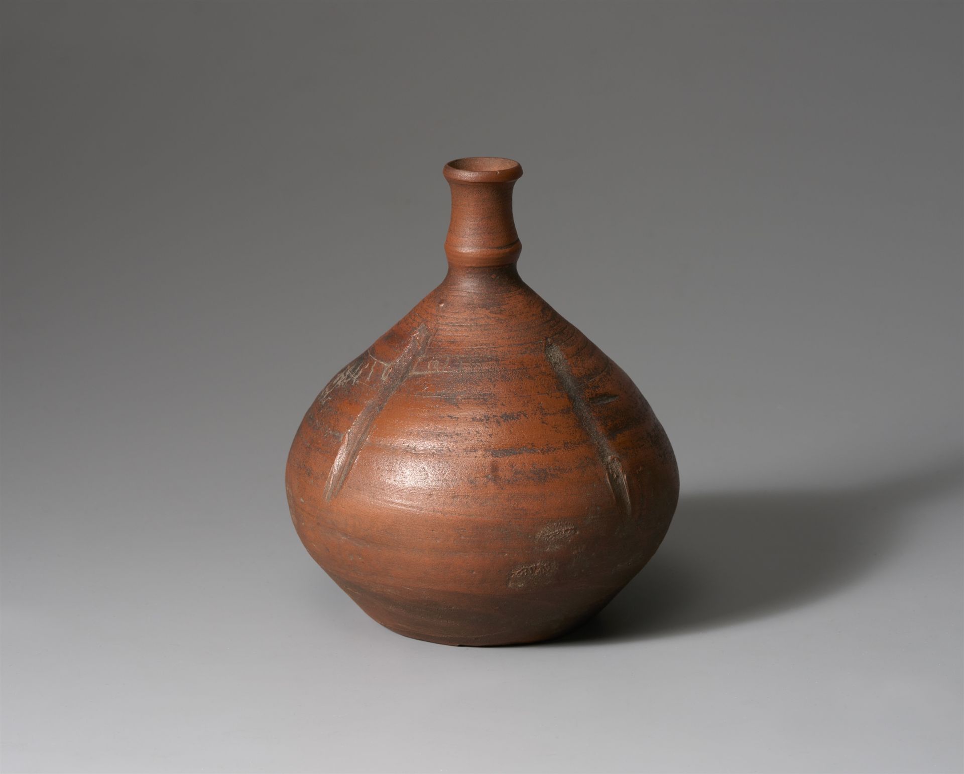 A vase-shaped Bizen abura-tsubo. Edo period - Image 2 of 2
