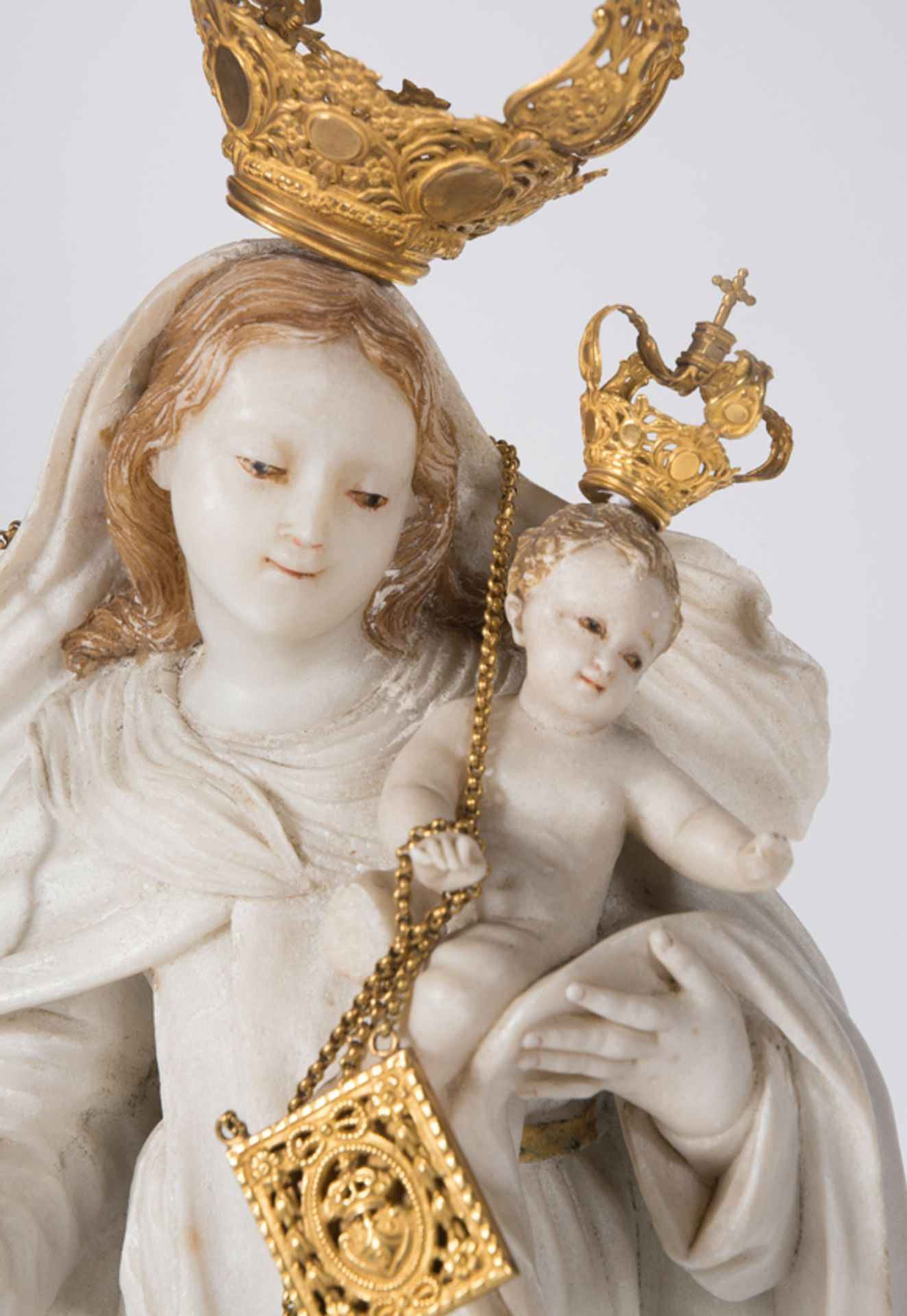 "Our Lady of Carmen with Child". Sculpted, gilded and polychromed alabaster figure. Colonial worksho - Image 4 of 10