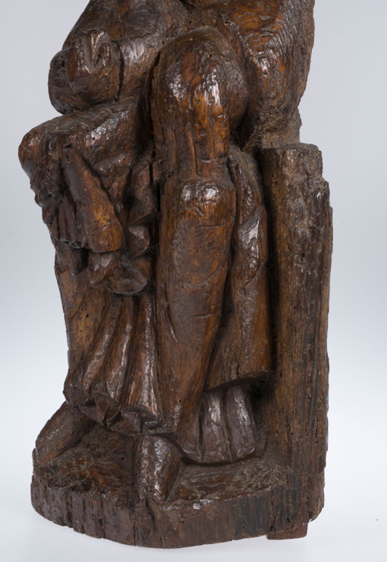 "Seat of Wisdom (Sedes Sapientiae)". Carved wooden sculpture. Romanesque. 12th century. - Bild 7 aus 11