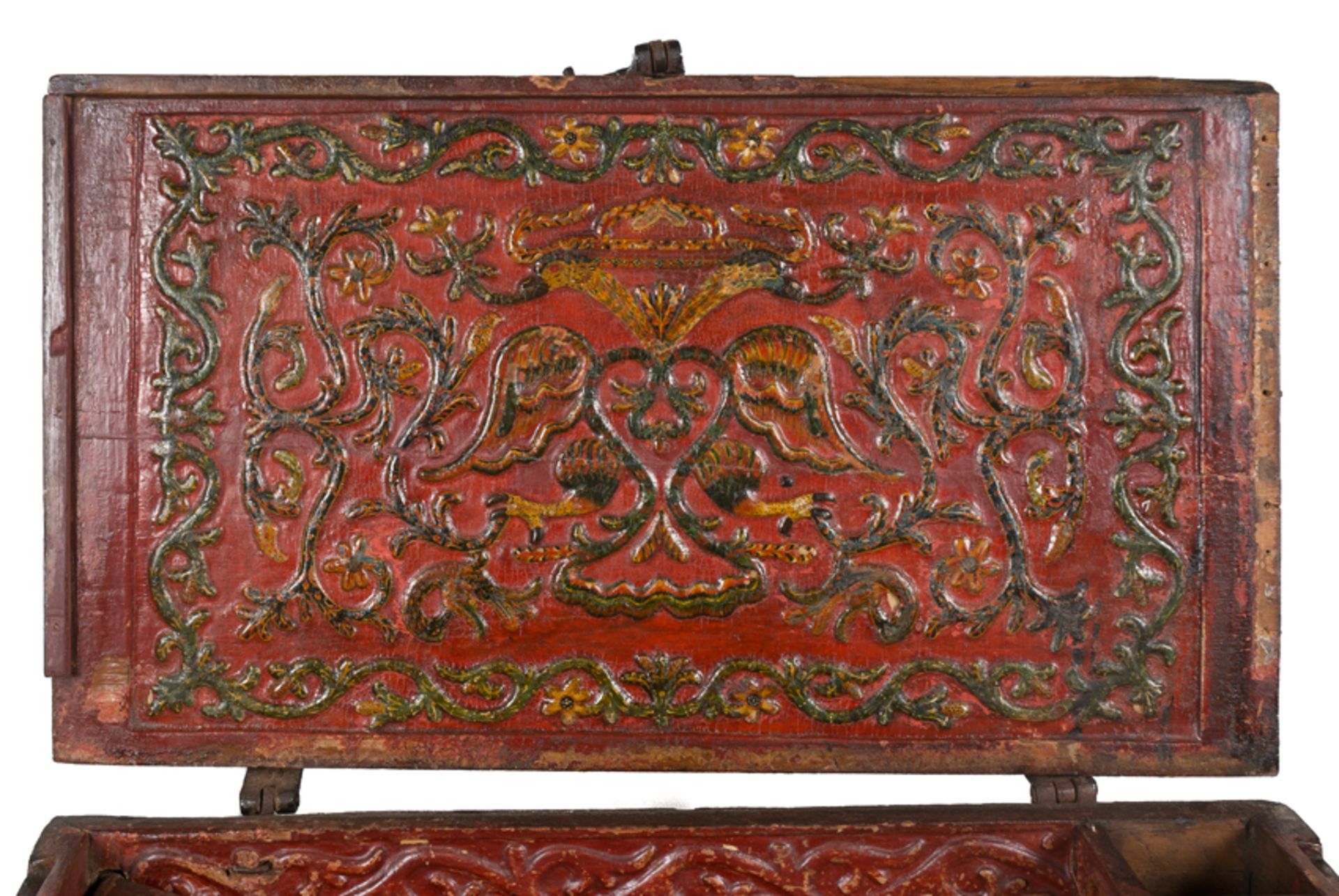 Carved wooden box with iron fittings. Colonial School. Peru. 17th century. - Bild 4 aus 12