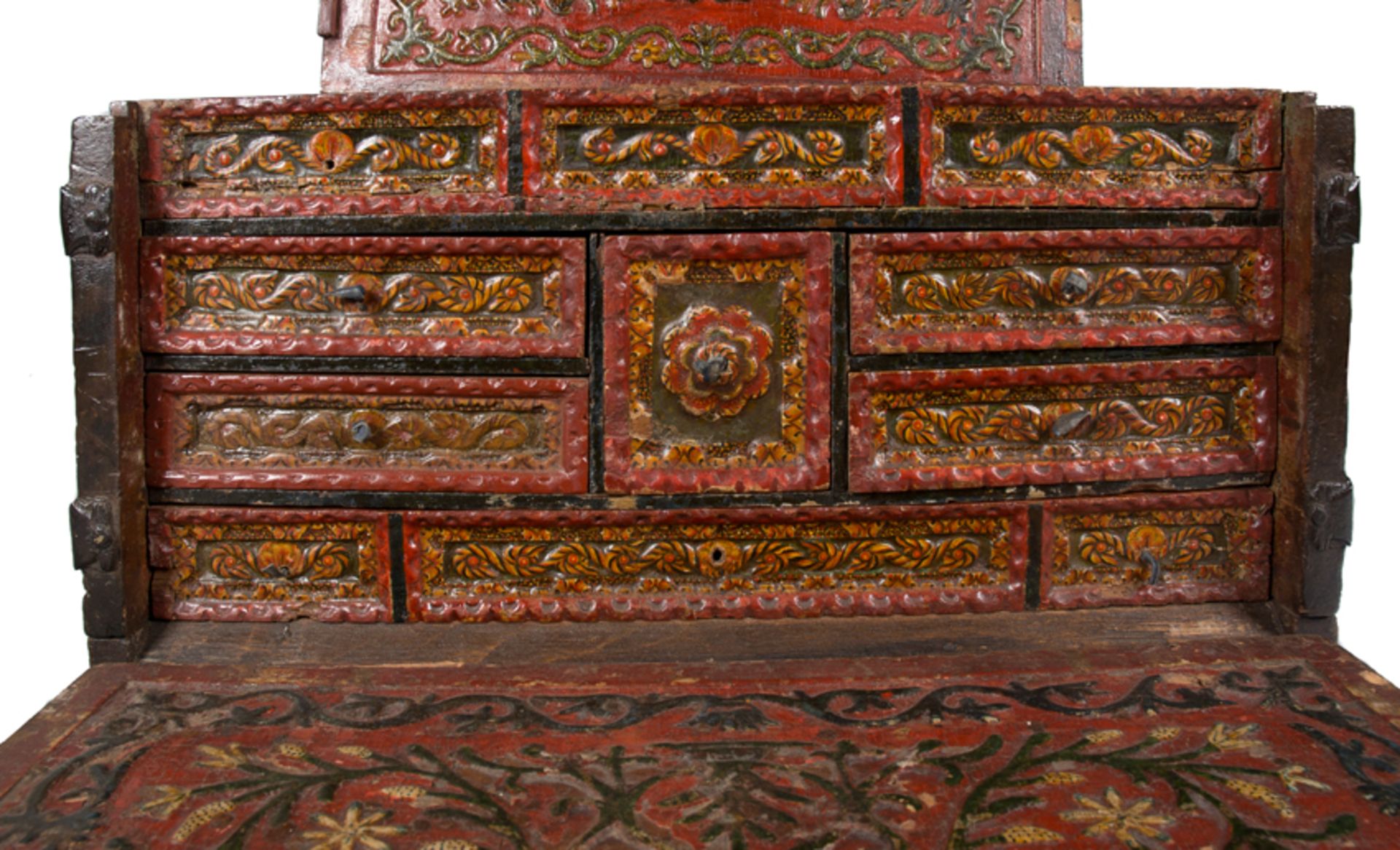 Carved wooden box with iron fittings. Colonial School. Peru. 17th century. - Bild 6 aus 12