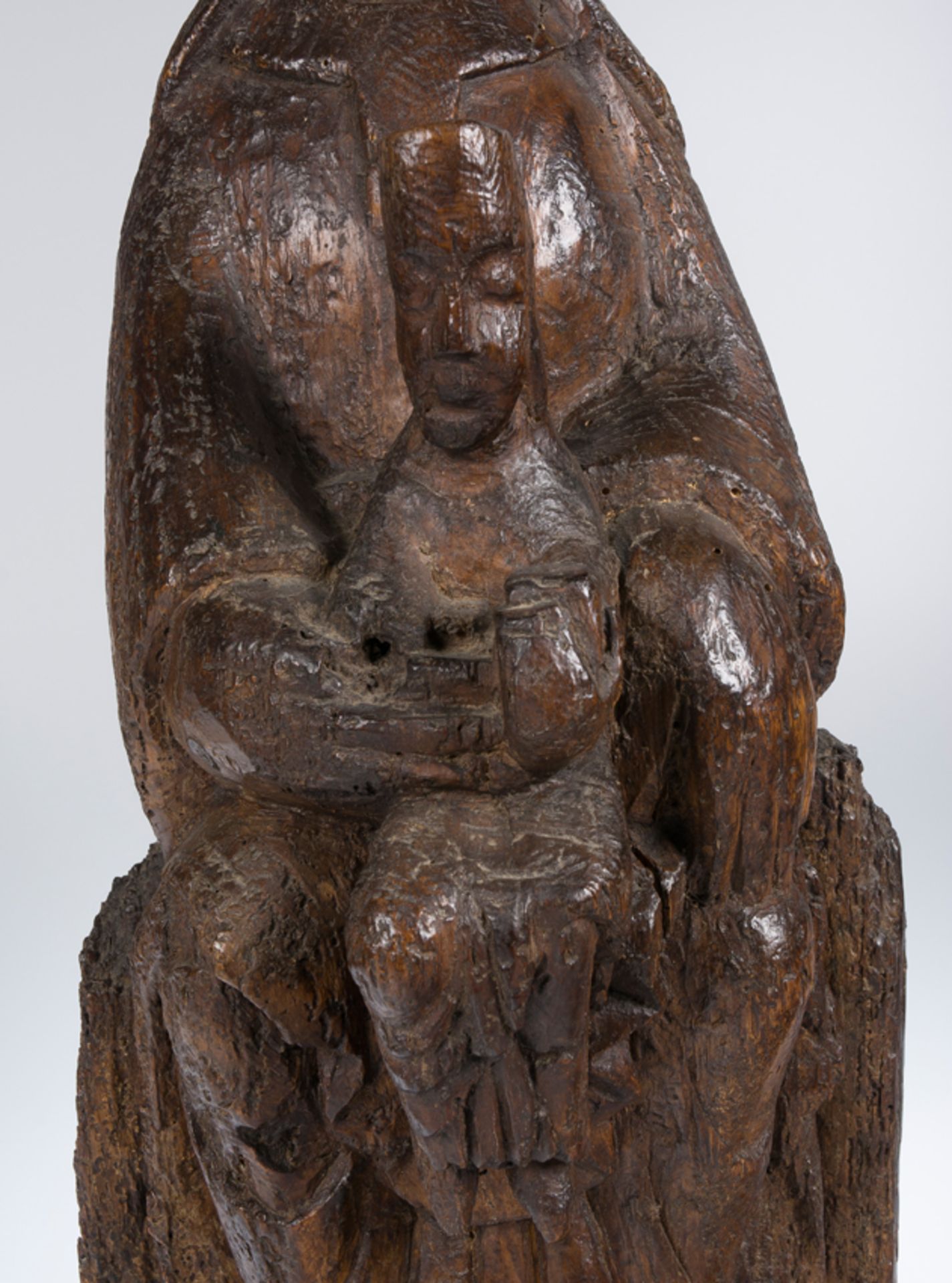 "Seat of Wisdom (Sedes Sapientiae)". Carved wooden sculpture. Romanesque. 12th century. - Bild 4 aus 11