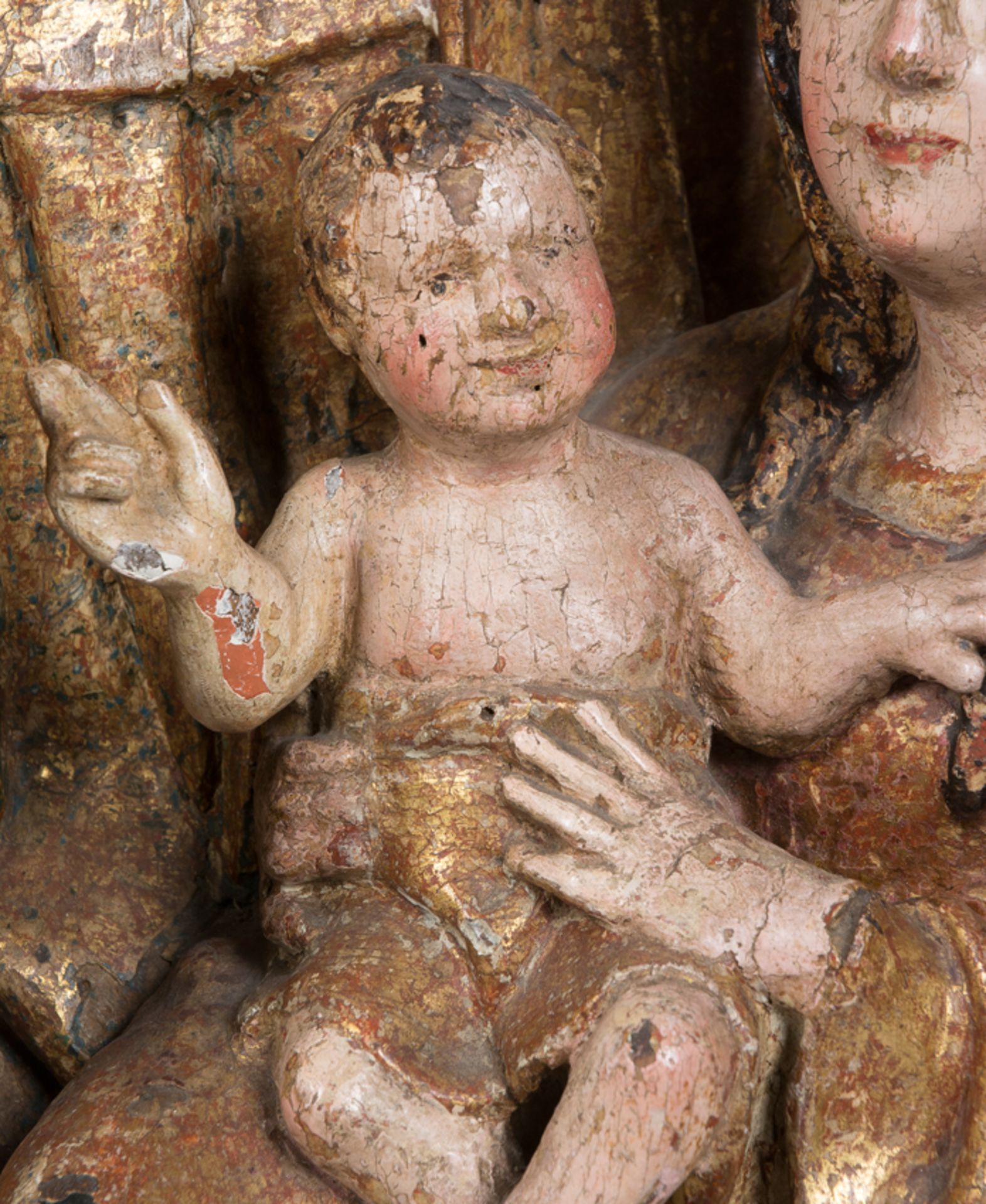 "Saint Anne, the Virgin Mary and the Christ Child". Carved, polychromed and gilded wooden sculpture. - Bild 8 aus 12