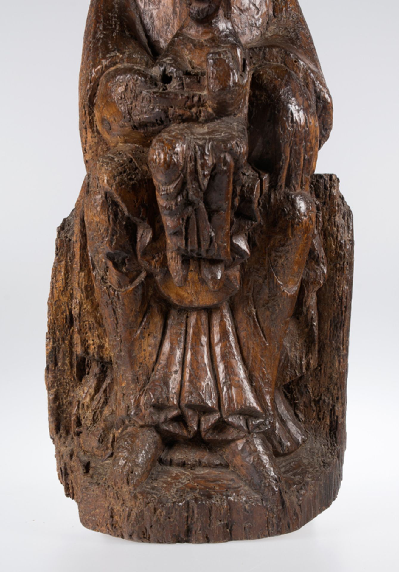 "Seat of Wisdom (Sedes Sapientiae)". Carved wooden sculpture. Romanesque. 12th century. - Bild 8 aus 11