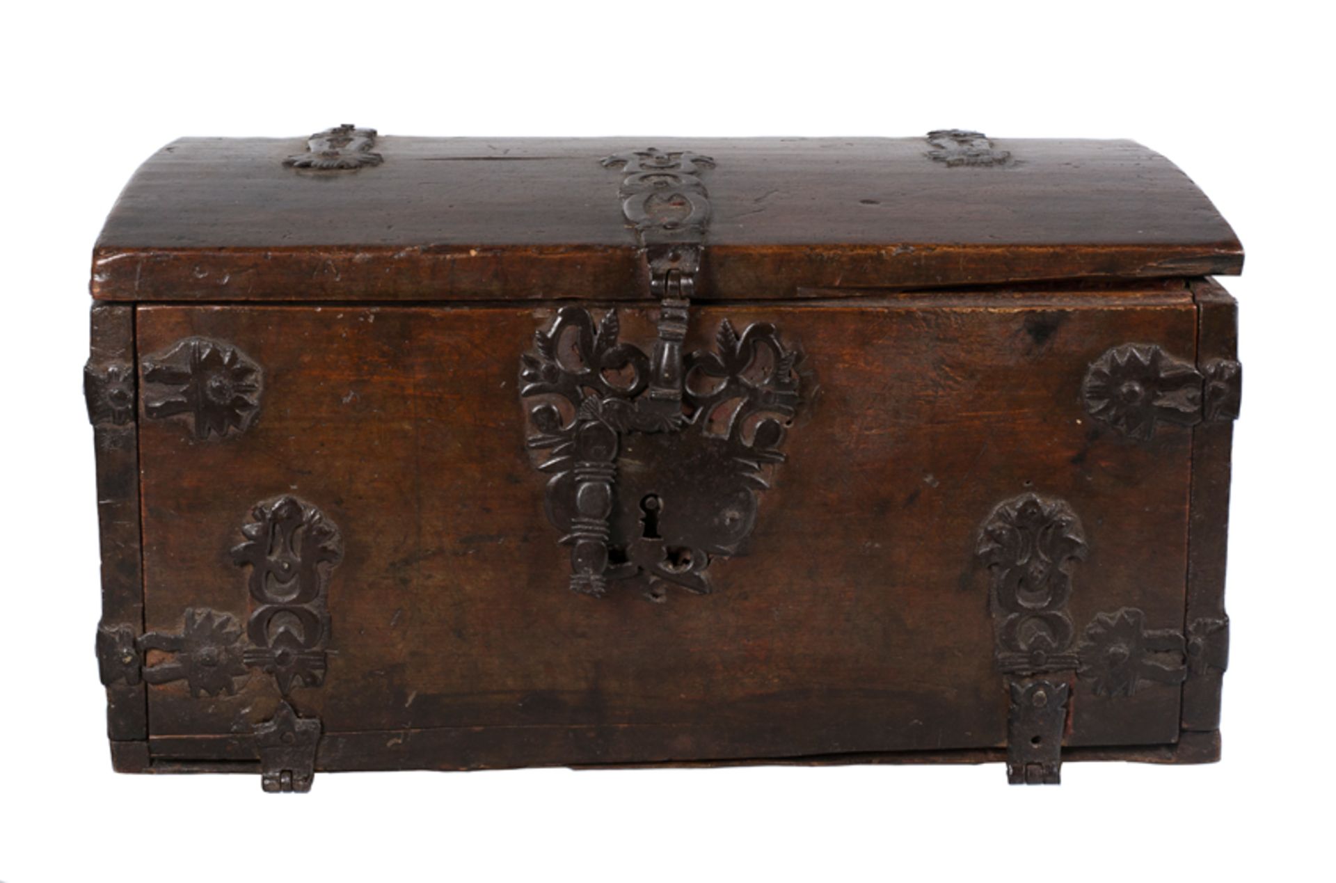 Carved wooden box with iron fittings. Colonial School. Peru. 17th century. - Bild 2 aus 12