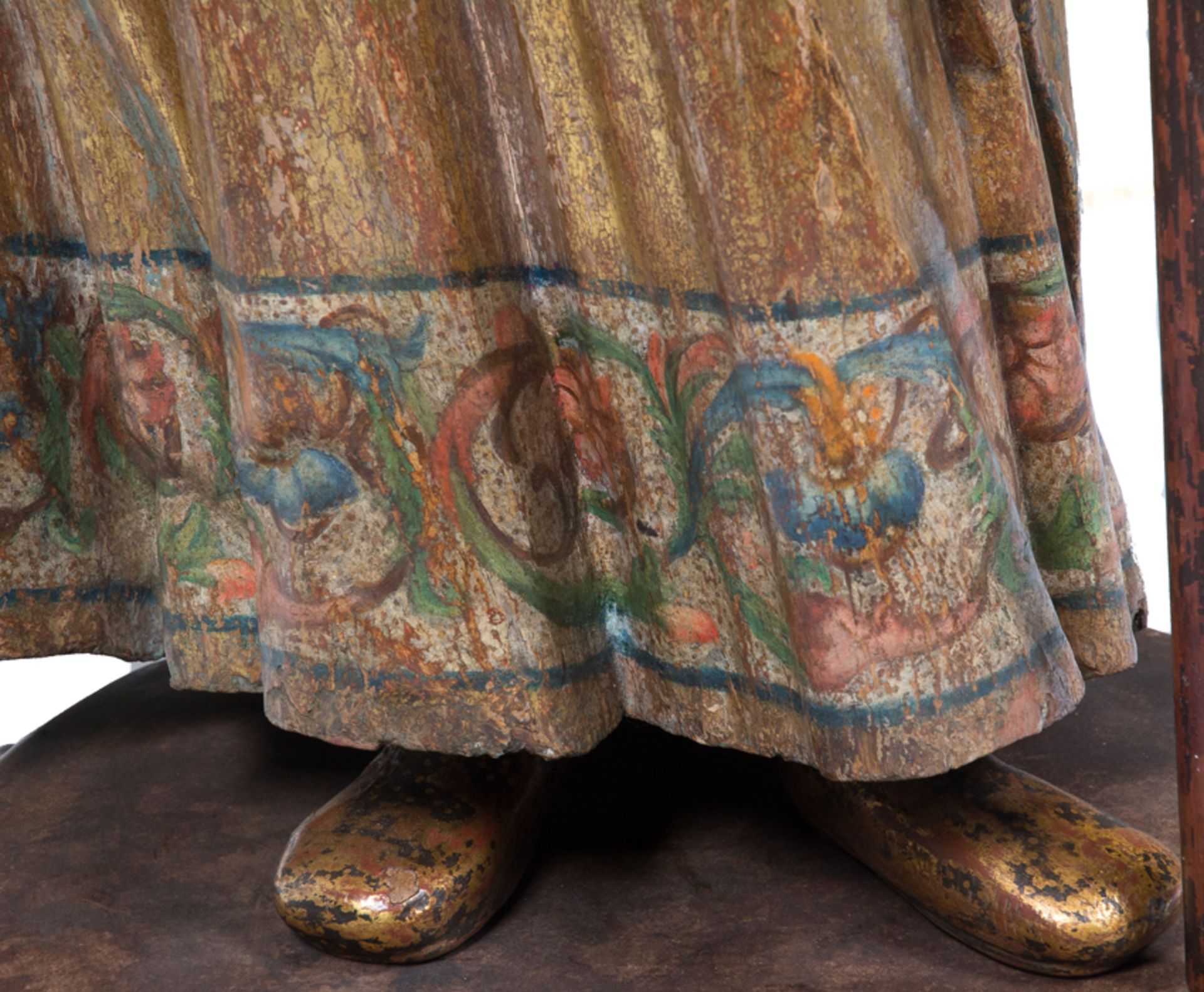 "Saint James the Pilgrim". Carved, polychromed and gilded wooden sculpture. Castilian School. Late 1 - Bild 7 aus 11