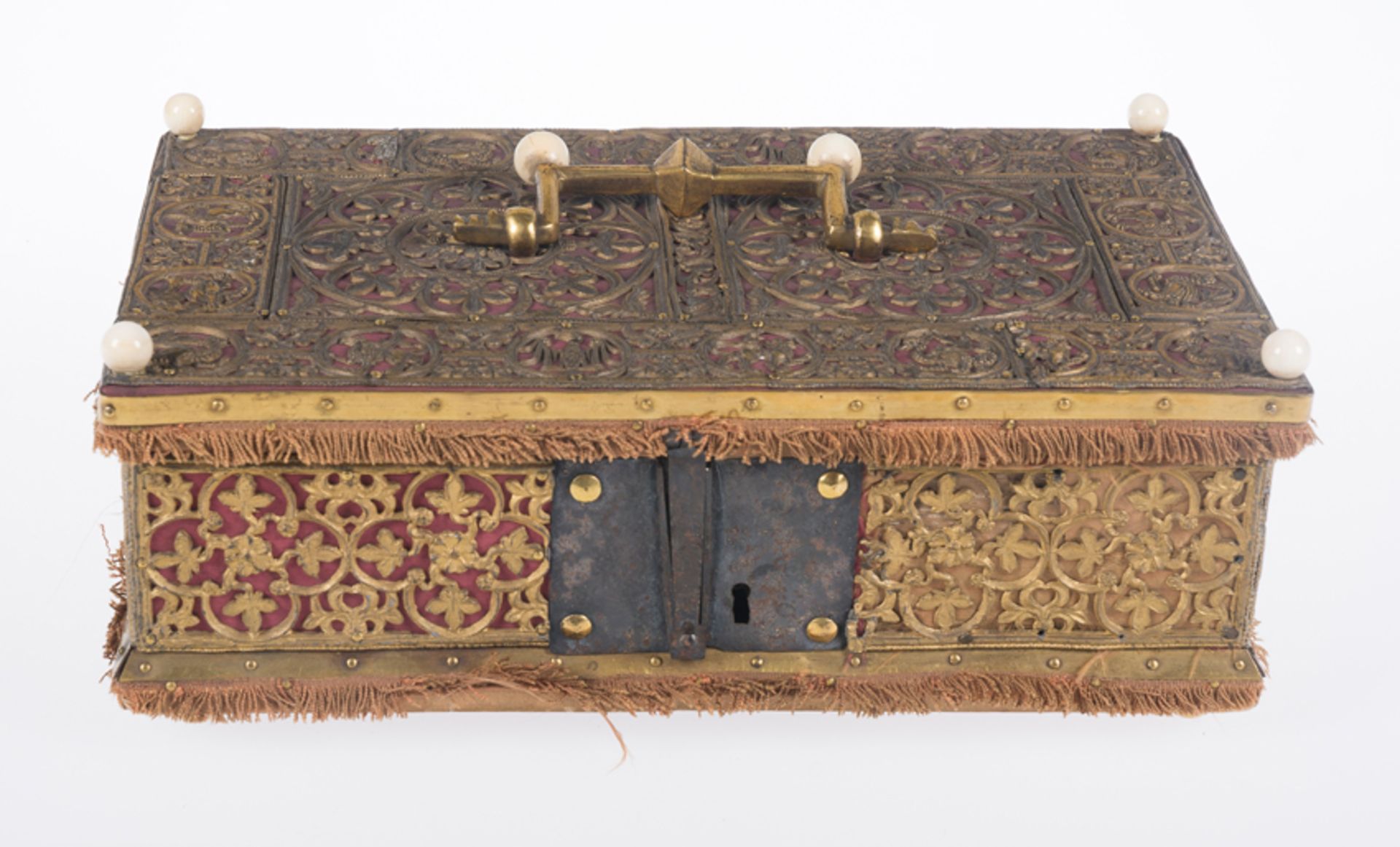 Italian wooden chest covered in silk and decorated with gilded cast metal plaques. Possibly Venetian - Bild 13 aus 17