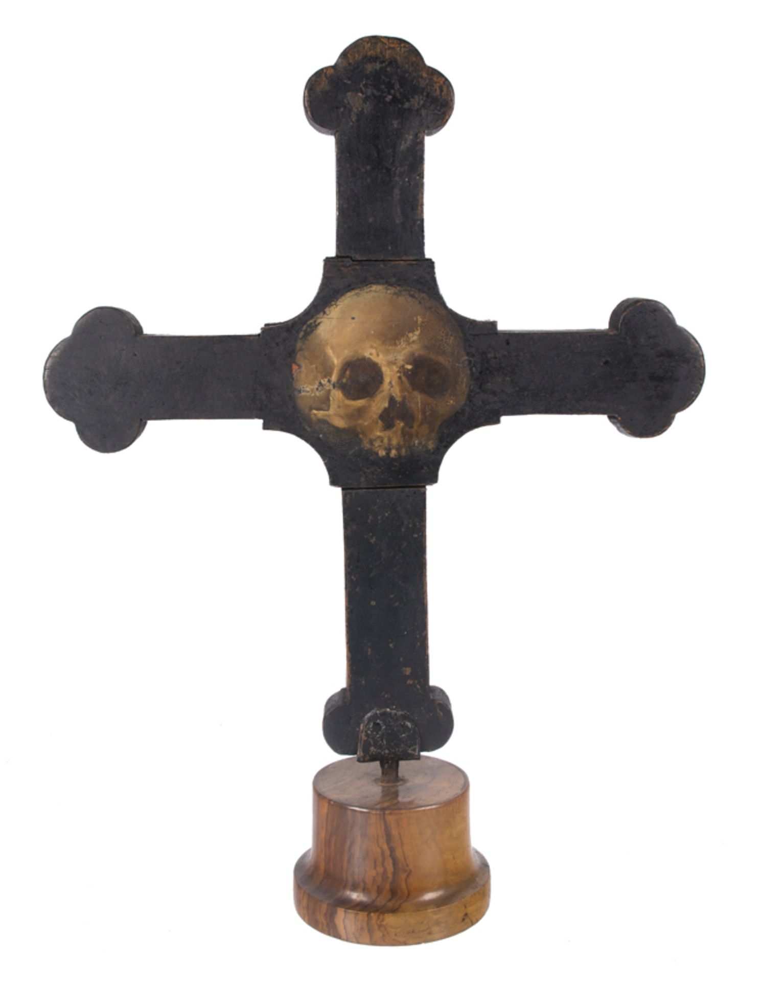 Black-dyed and polychromed wooden Spanish cross with iron fittings. 17th century. - Bild 3 aus 4
