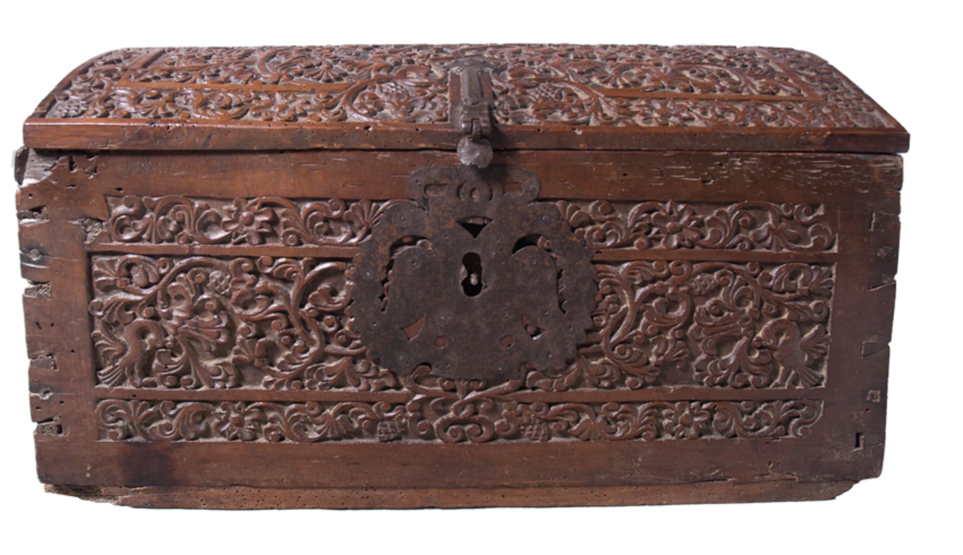 Carved cedarwood chest with iron fittings. Colonial School. Mexico or Peru. 17th century- 18th cent. - Bild 2 aus 8