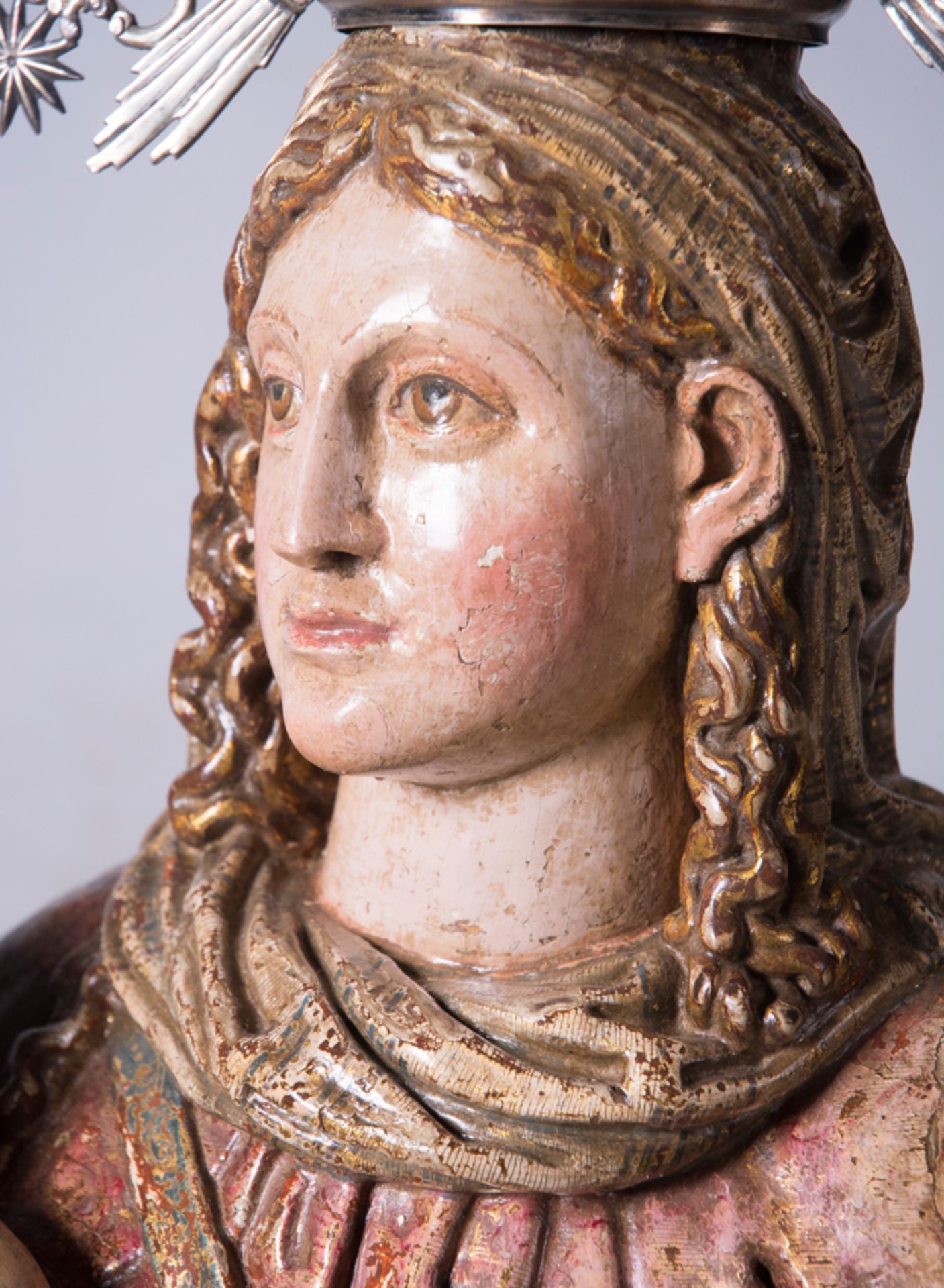 "Madonna and Child". Carved and polychromed wooden sculpture with a silver crown. Spanish School. 17 - Image 4 of 6