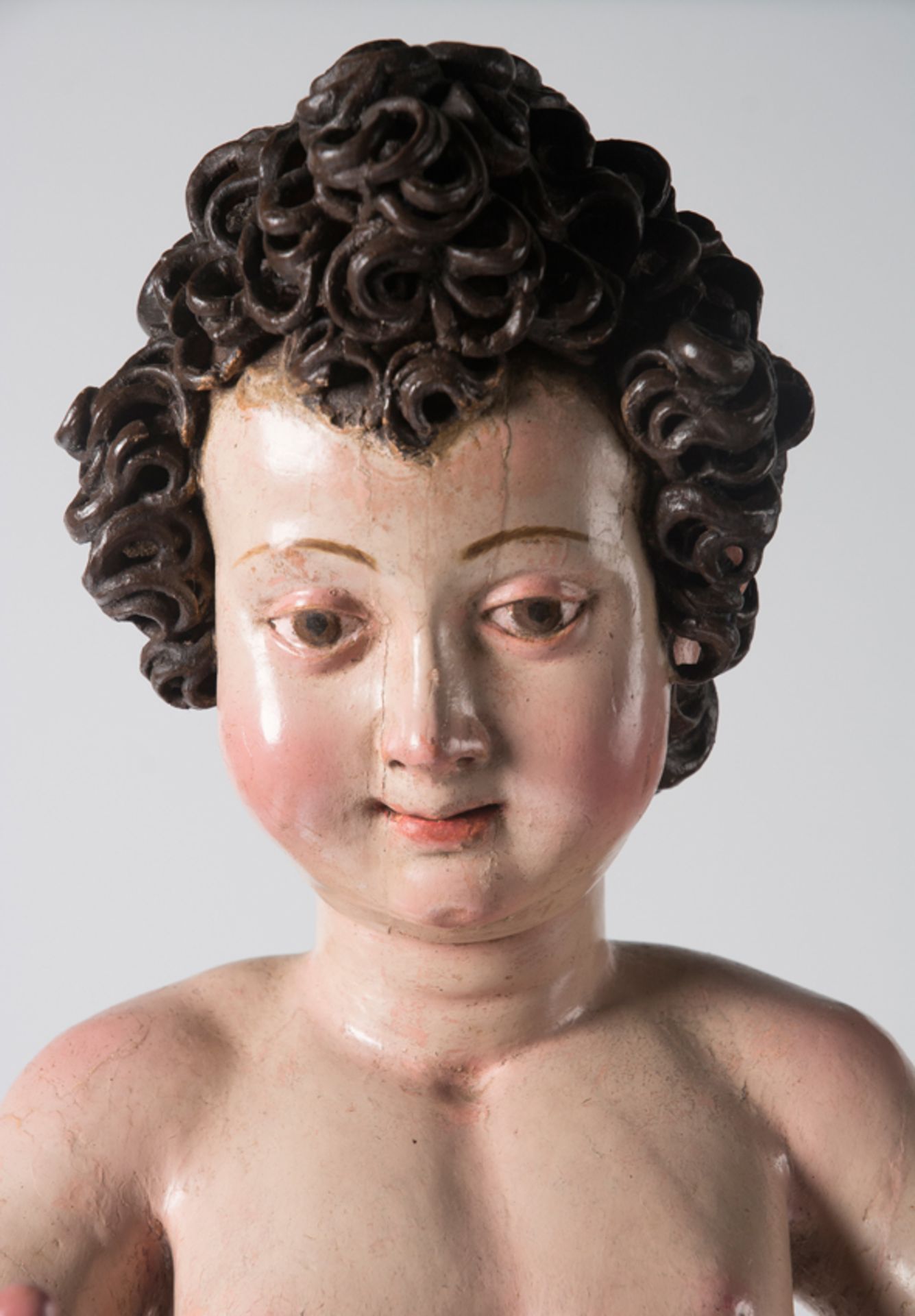 "Christ Child". Carved and polychromed wooden sculpture. Sevillian School. First third of the 17th c - Bild 5 aus 10