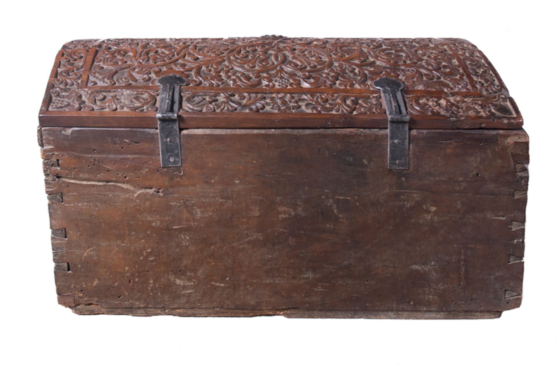 Carved cedarwood chest with iron fittings. Colonial School. Mexico or Peru. 17th century- 18th cent. - Bild 8 aus 8