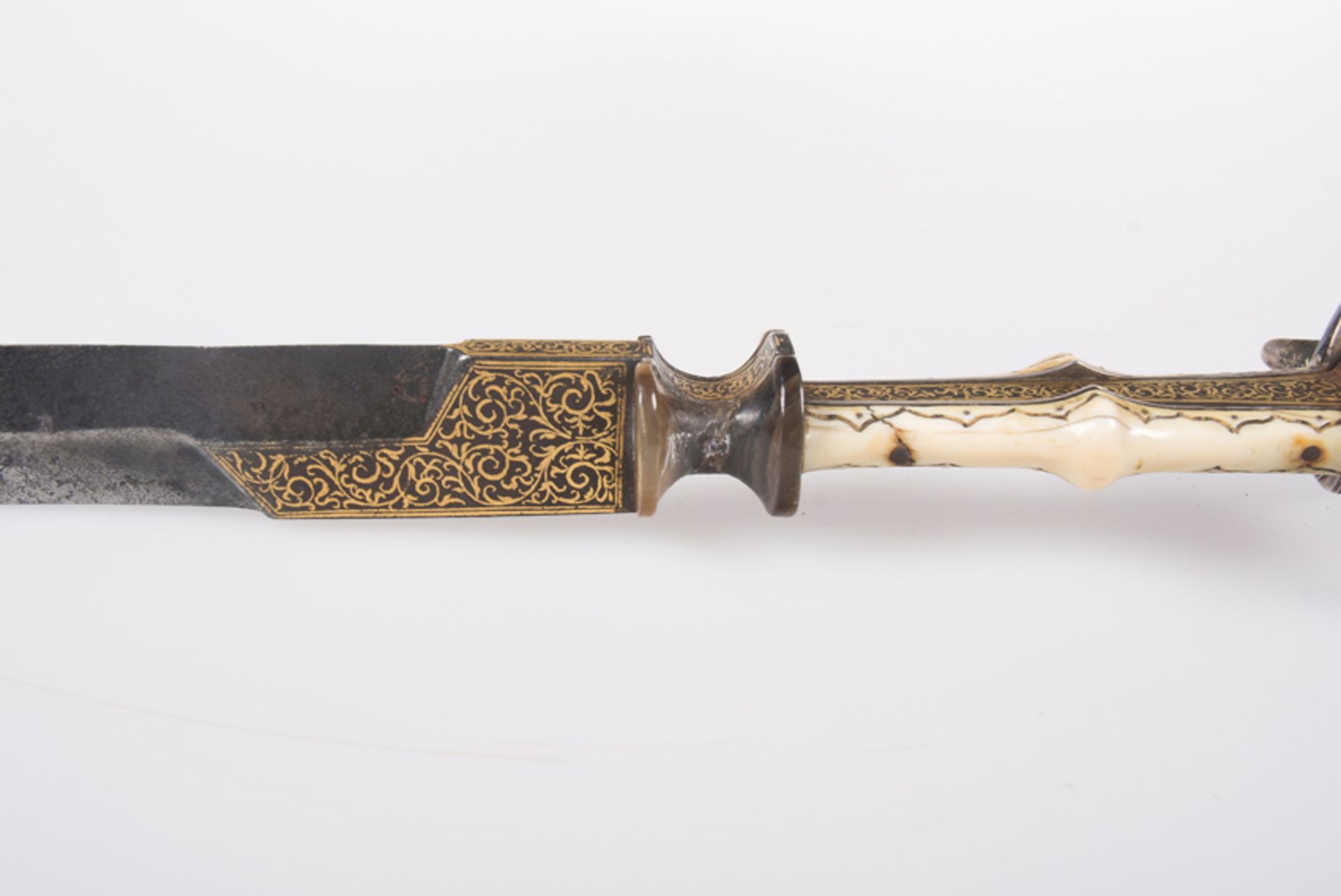 "Ear dagger" damascened and with bone. Nasrid workshop. Granada?. Late 18th - early 19th century. - Bild 5 aus 5