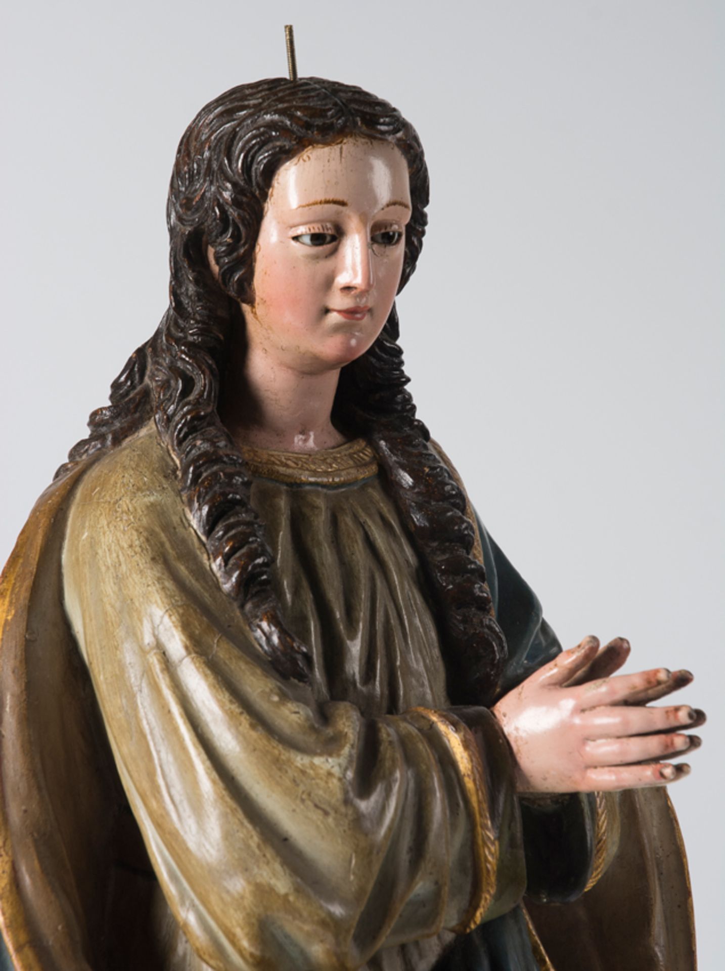 "Our Lady Immaculate". Carved, gilded and polychromed wooden sculpture. Seville or Granada School. C - Image 5 of 10