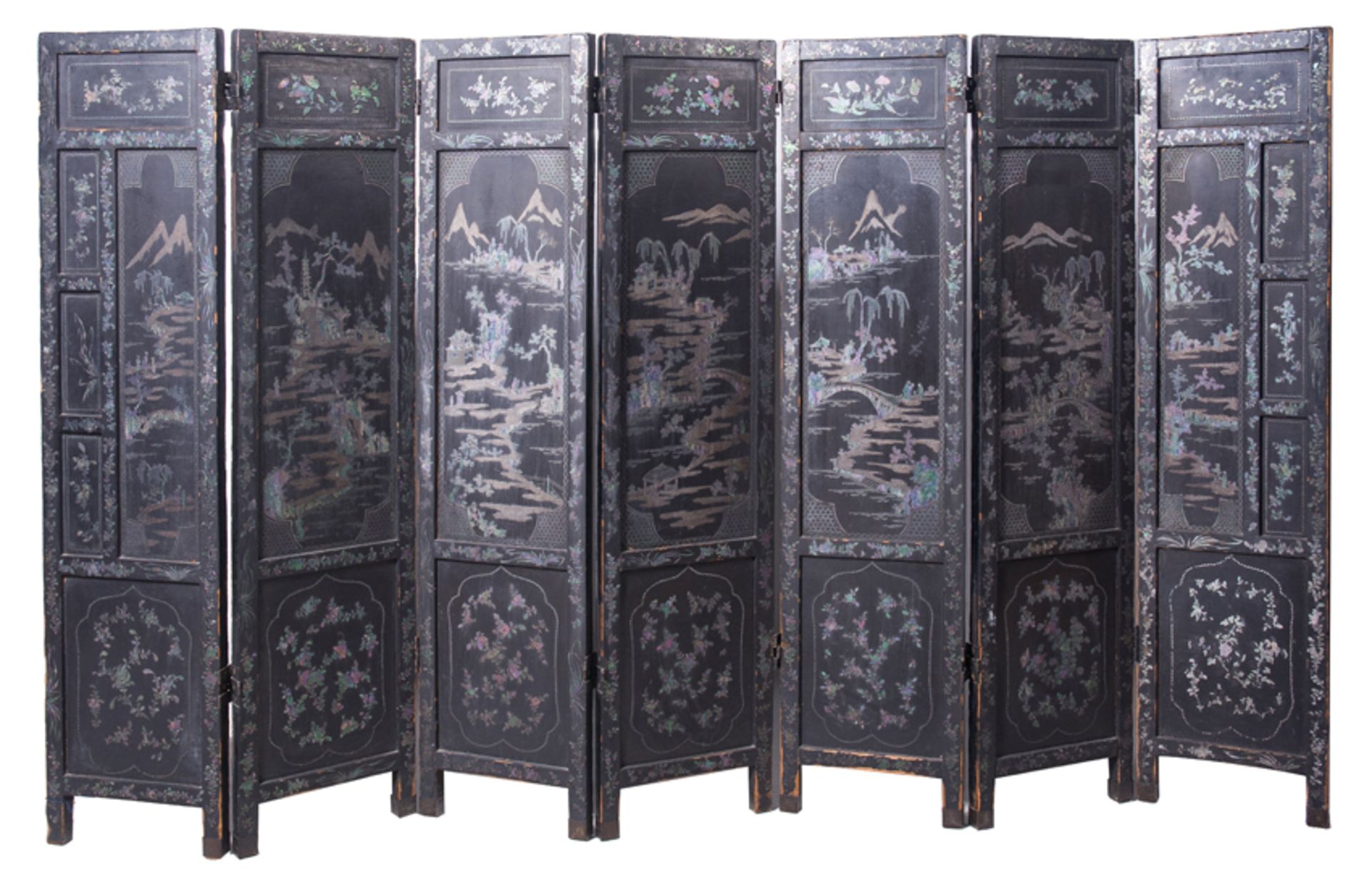 Small lacquered screen with 7 sections. Chinese. 17th century.