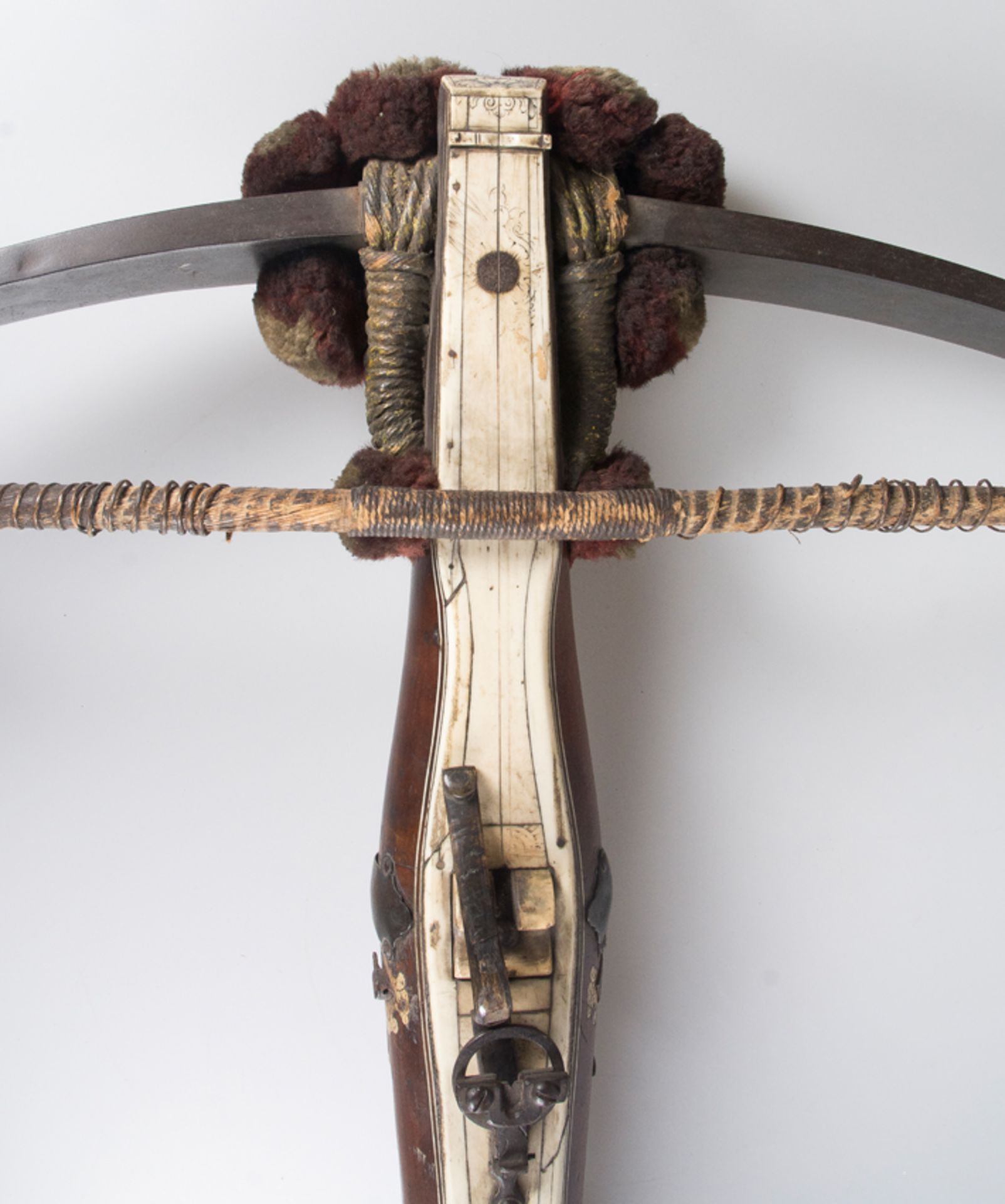 Large, wood and bone crossbow. Germany. 16th - 17th century. - Bild 5 aus 9