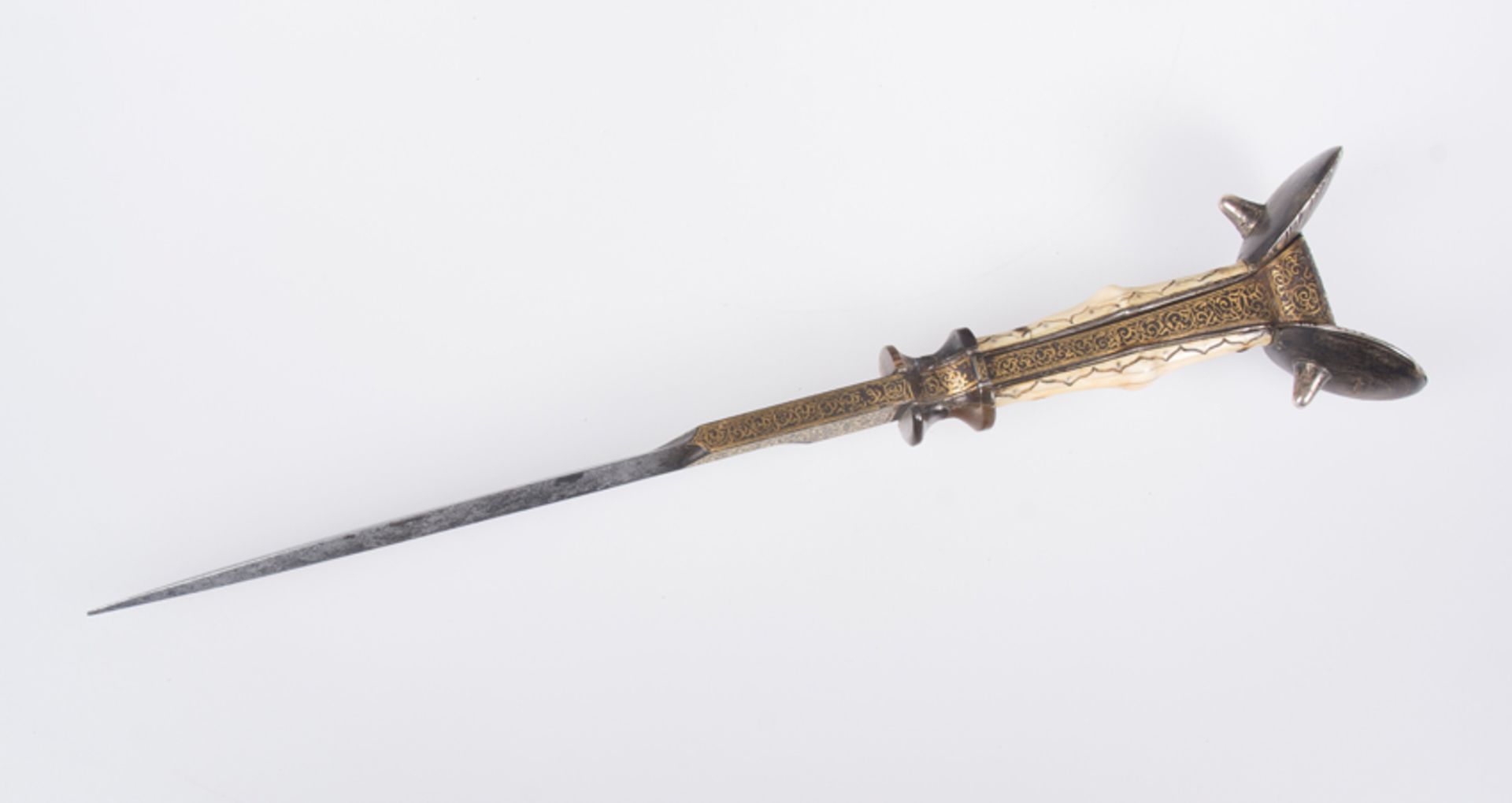 "Ear dagger" damascened and with bone. Nasrid workshop. Granada?. Late 18th - early 19th century.