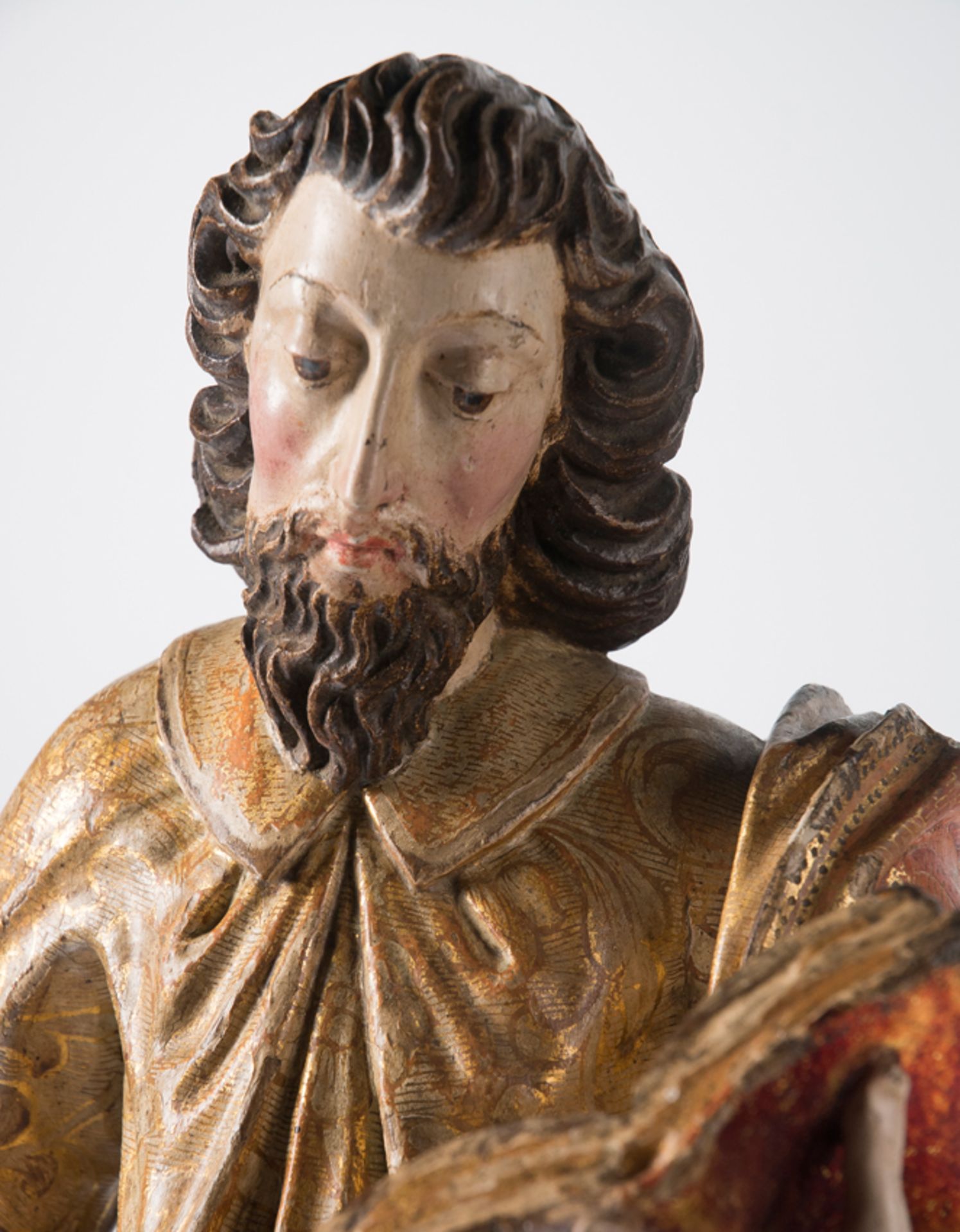 "Evangelist". Carved and polychromed wooden sculpture. Late 15th century - early 16th century. - Bild 5 aus 13