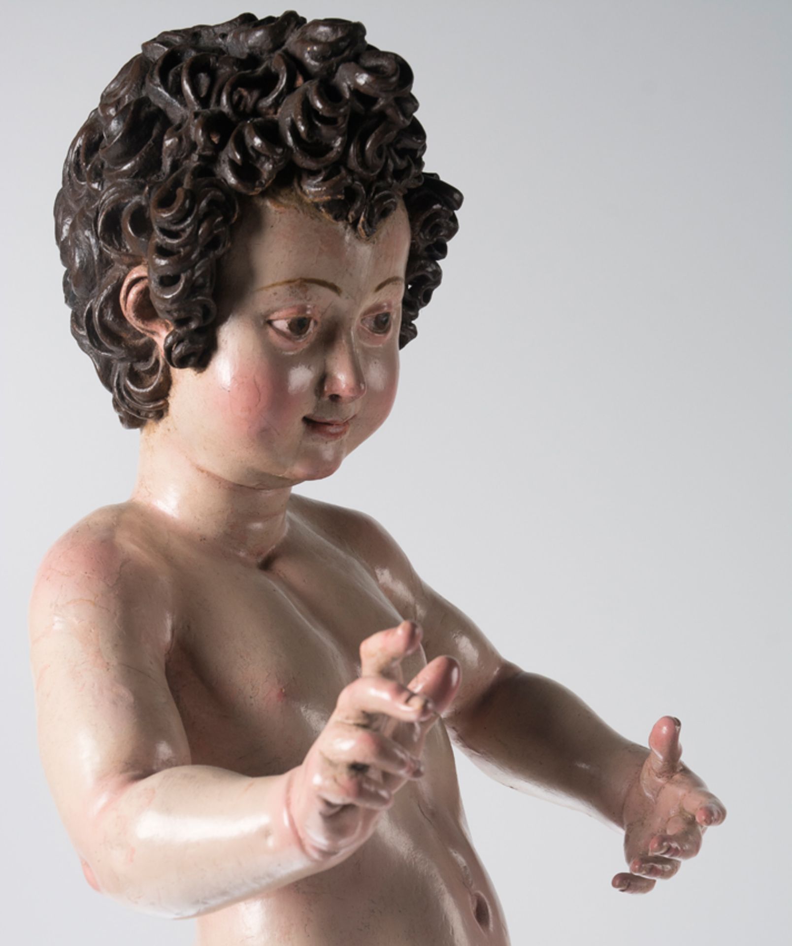 "Christ Child". Carved and polychromed wooden sculpture. Sevillian School. First third of the 17th c - Bild 6 aus 10