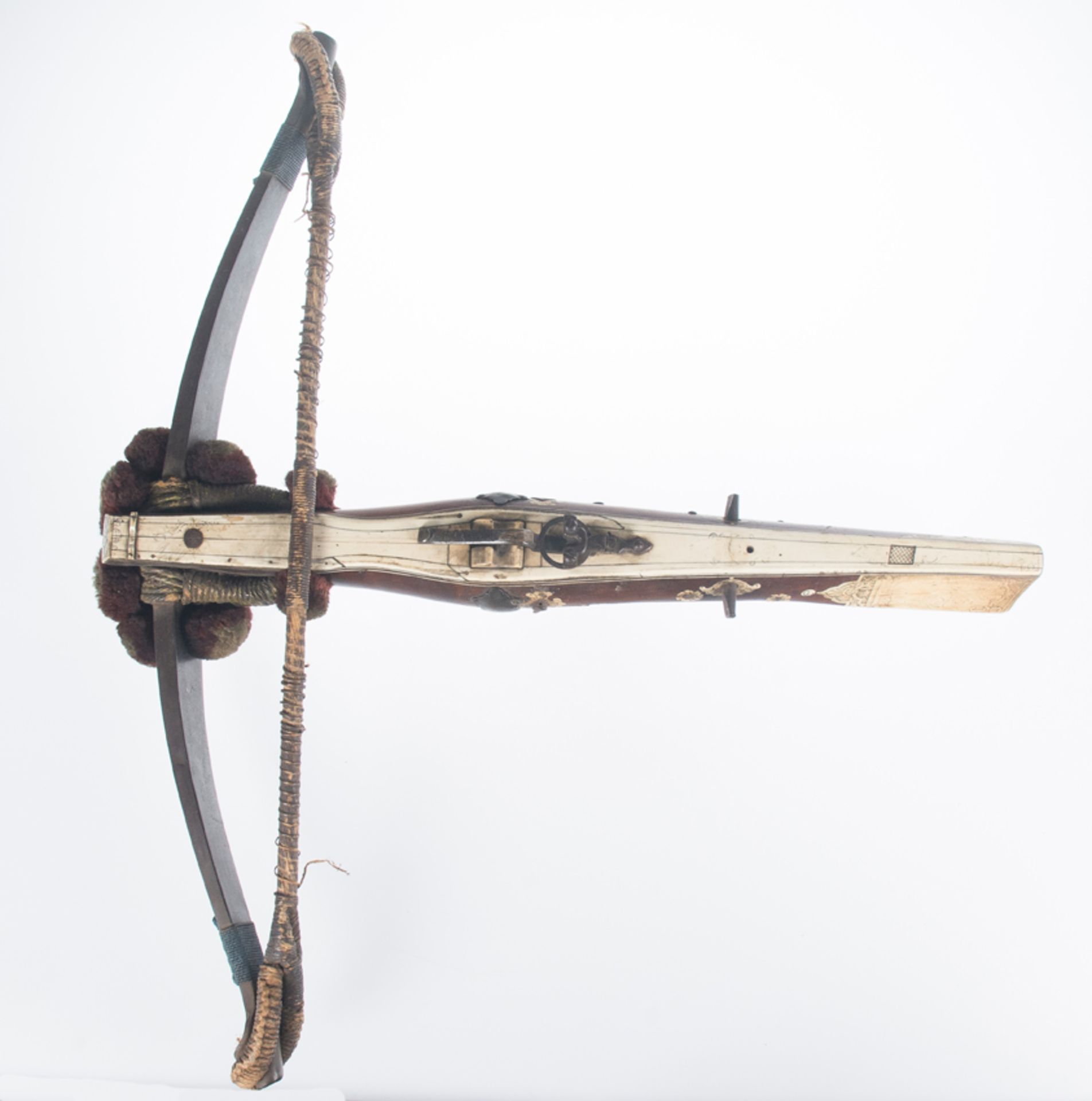 Large, wood and bone crossbow. Germany. 16th - 17th century. - Bild 4 aus 9