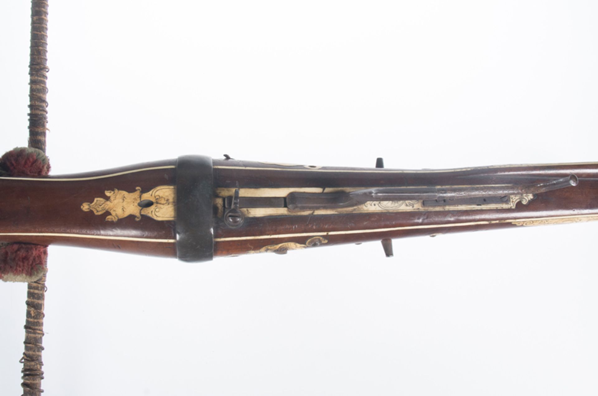 Large, wood and bone crossbow. Germany. 16th - 17th century. - Bild 8 aus 9