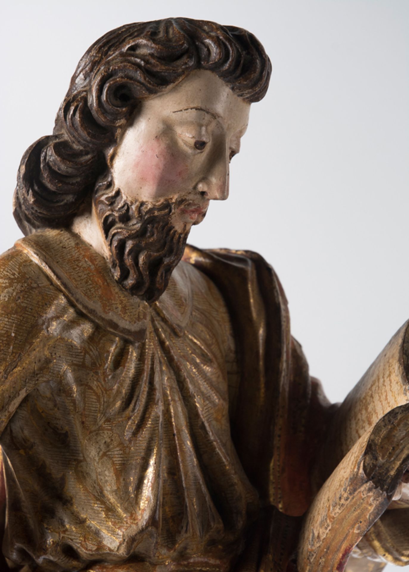 "Evangelist". Carved and polychromed wooden sculpture. Late 15th century - early 16th century. - Bild 12 aus 13