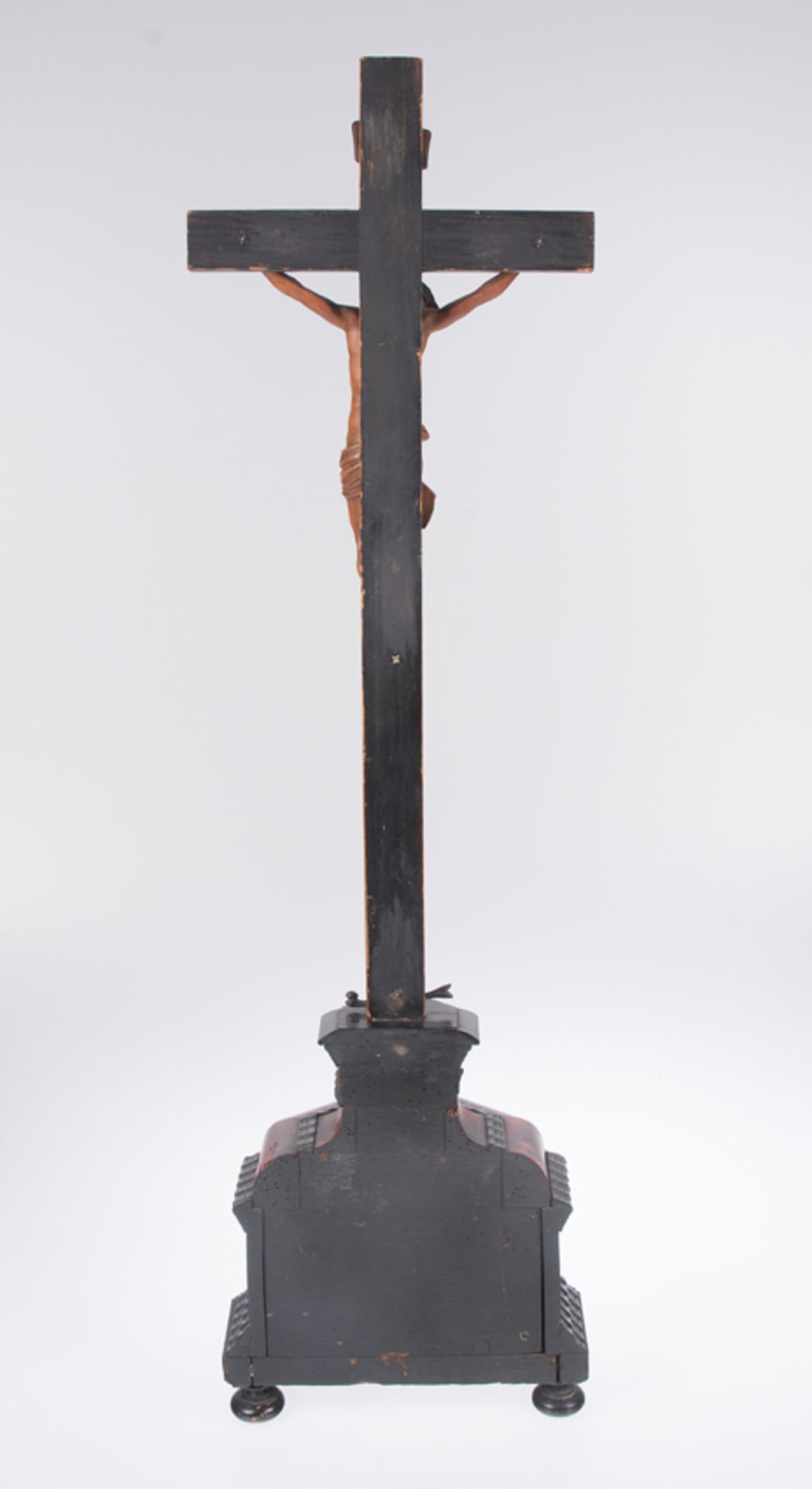 "Crucified Christ". Carved boxwood sculpture with a wood and ebony cross covered with tortoiseshell - Image 4 of 4