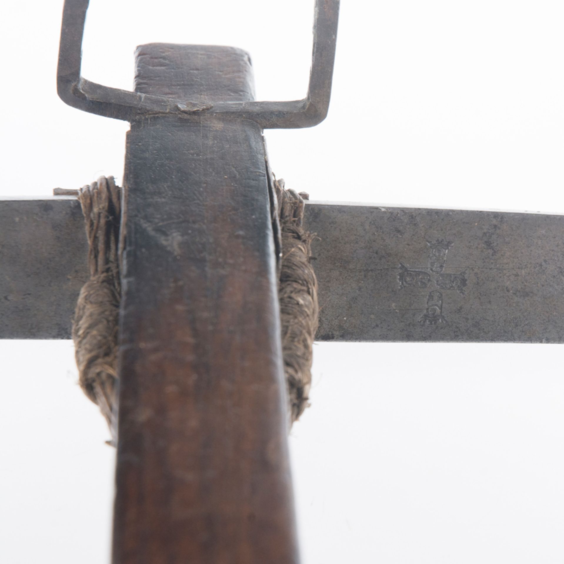 Spanish, wood and iron crossbow. Toledo. 16th century. - Bild 5 aus 6