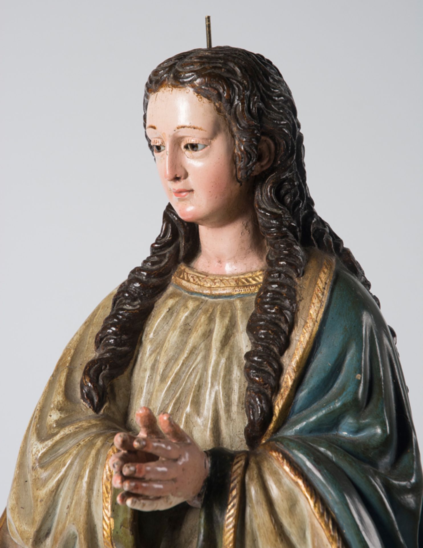 "Our Lady Immaculate". Carved, gilded and polychromed wooden sculpture. Seville or Granada School. C - Image 6 of 10