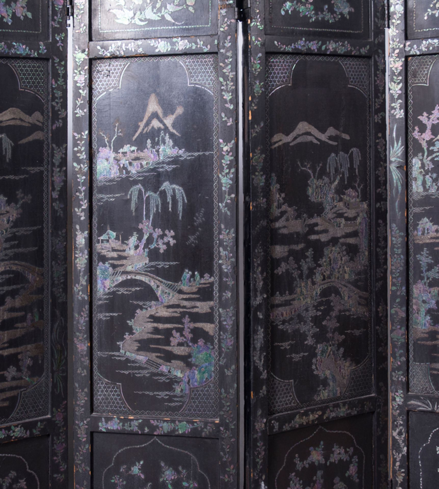 Small lacquered screen with 7 sections. Chinese. 17th century. - Bild 6 aus 7