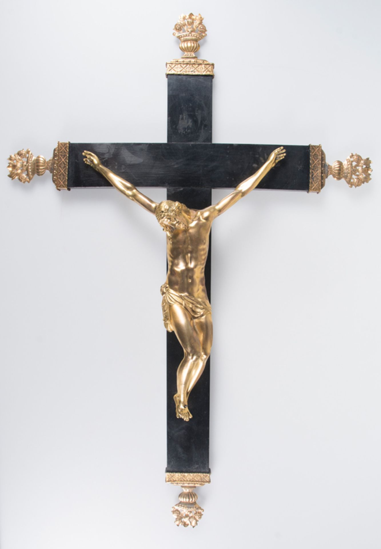 "Christ". Gilded bronze sculpture with an ebony and gilded silver cross. 17th century Italian School