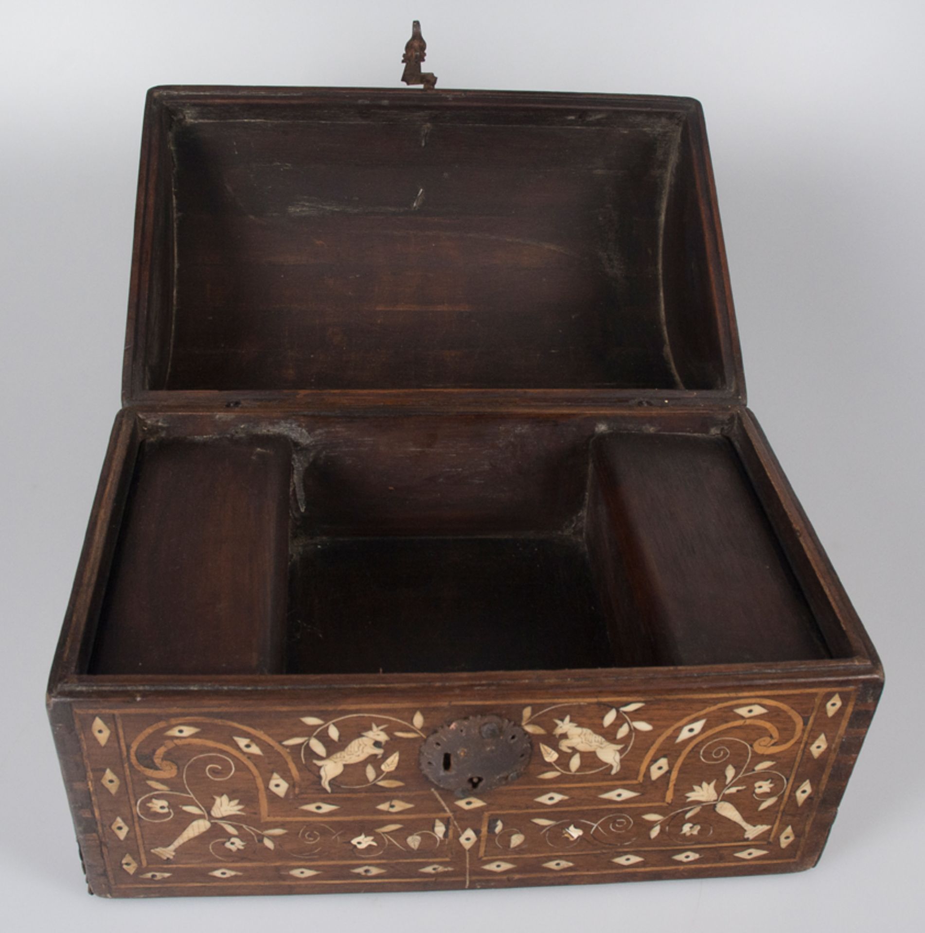 Wooden box with pyrographed bone incrustations and iron fittings.Colonial School.Mexico. 18th centu. - Image 7 of 9