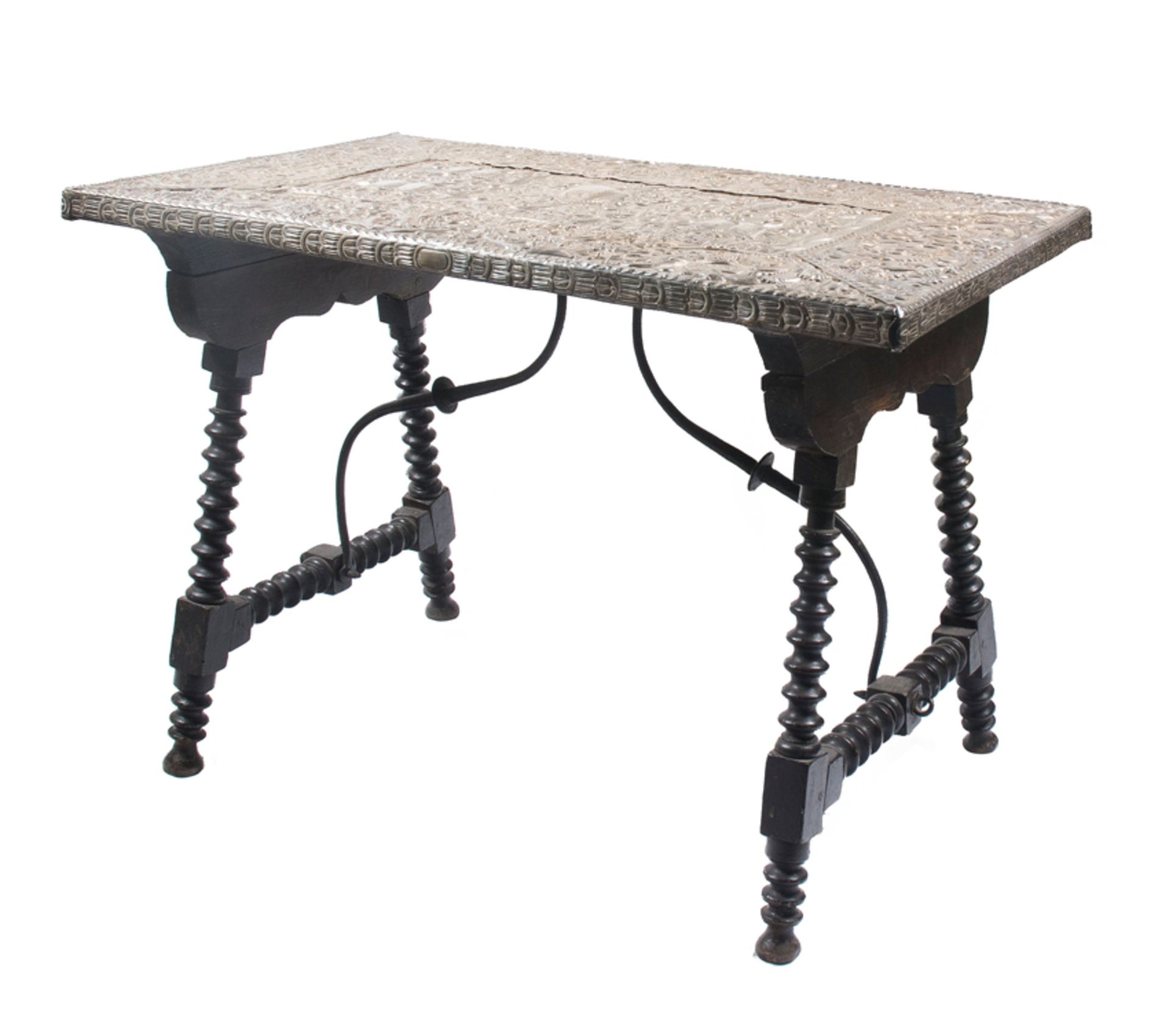 Wooden table with a silver-plated top. Colonial School. Mexico. 18th century.