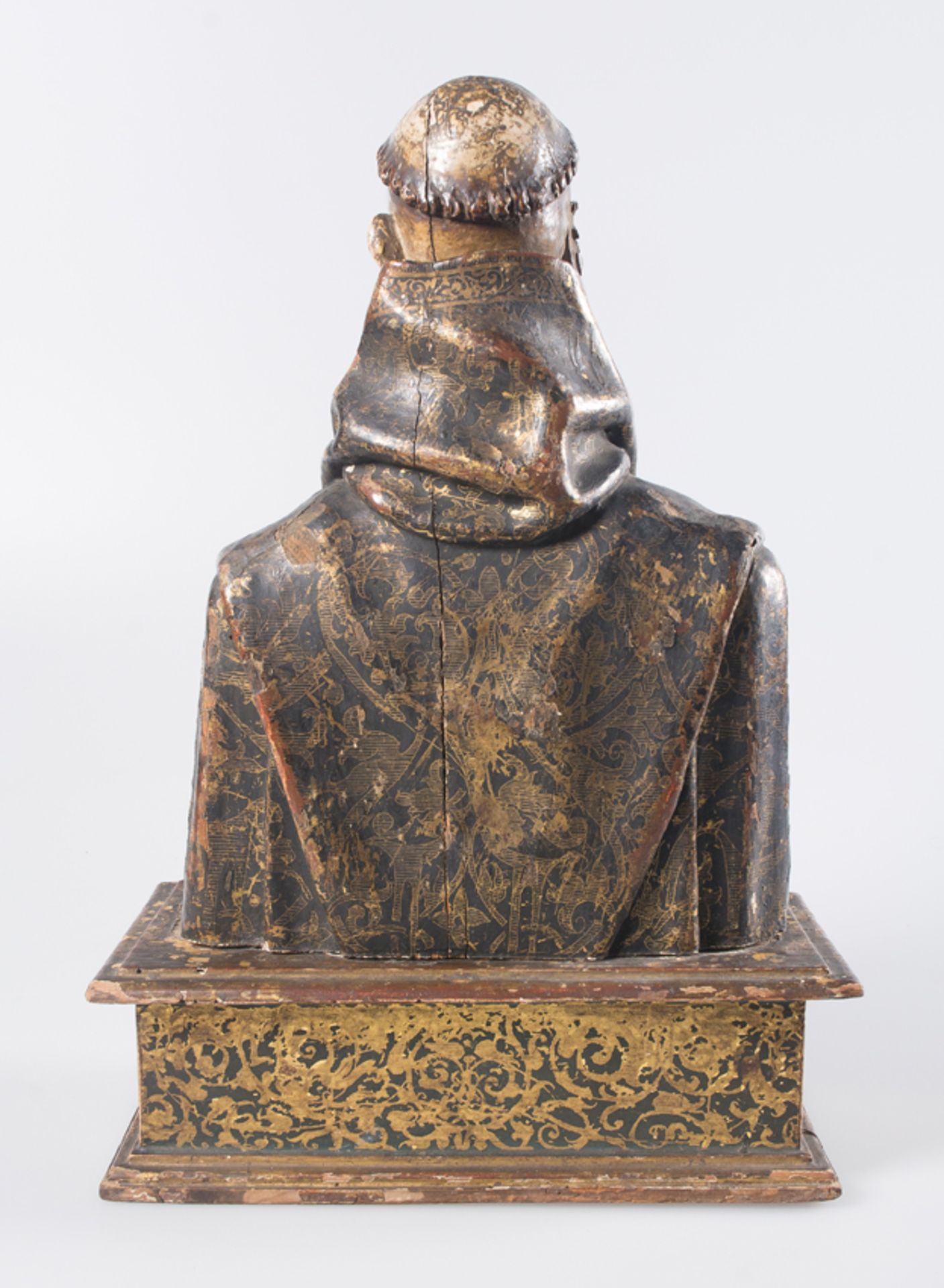 "Reliquary bust of a saint". Carved, gilded and polychromed wooden sculpture, with a large, central - Image 9 of 10