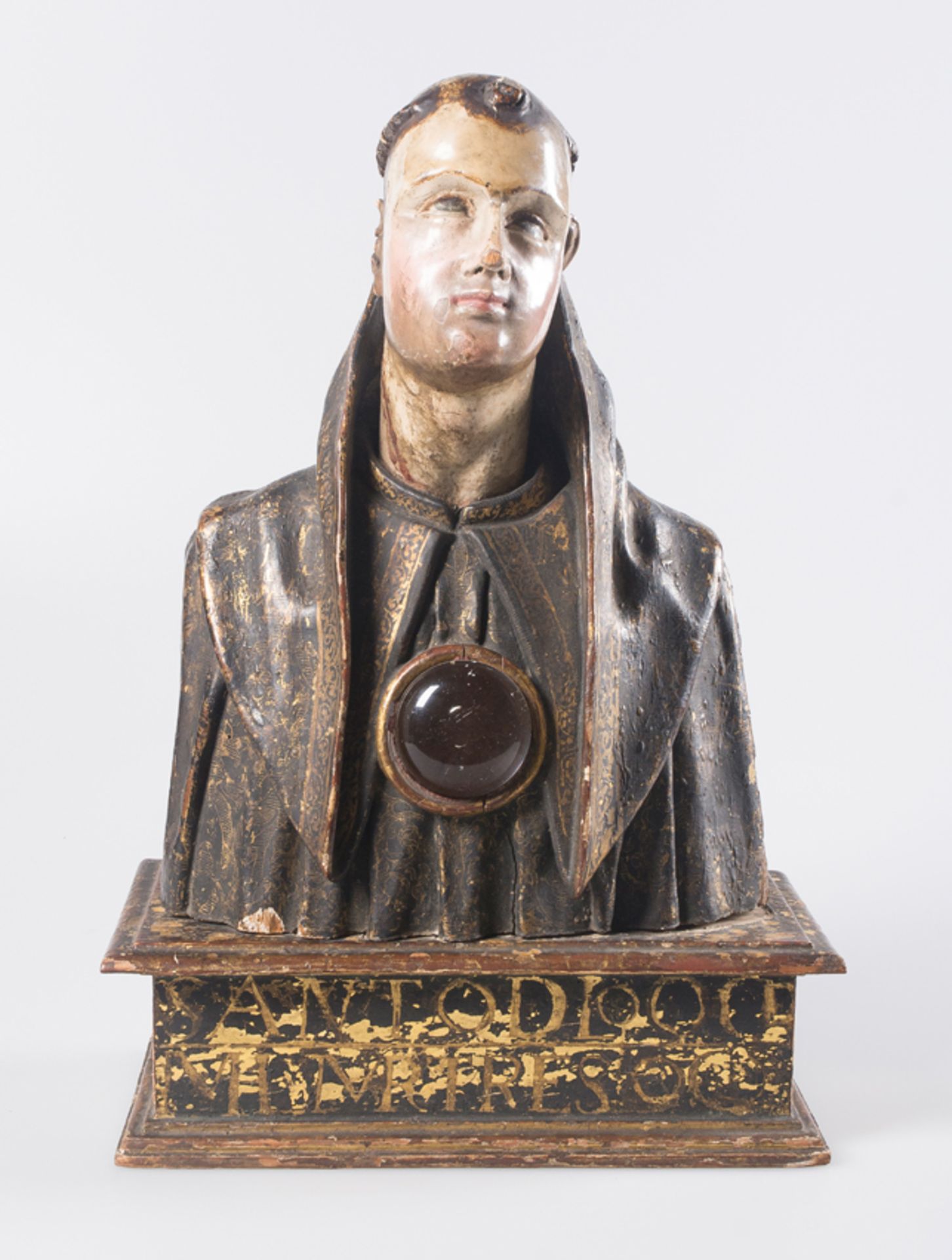 "Reliquary bust of a saint". Carved, gilded and polychromed wooden sculpture, with a large, central