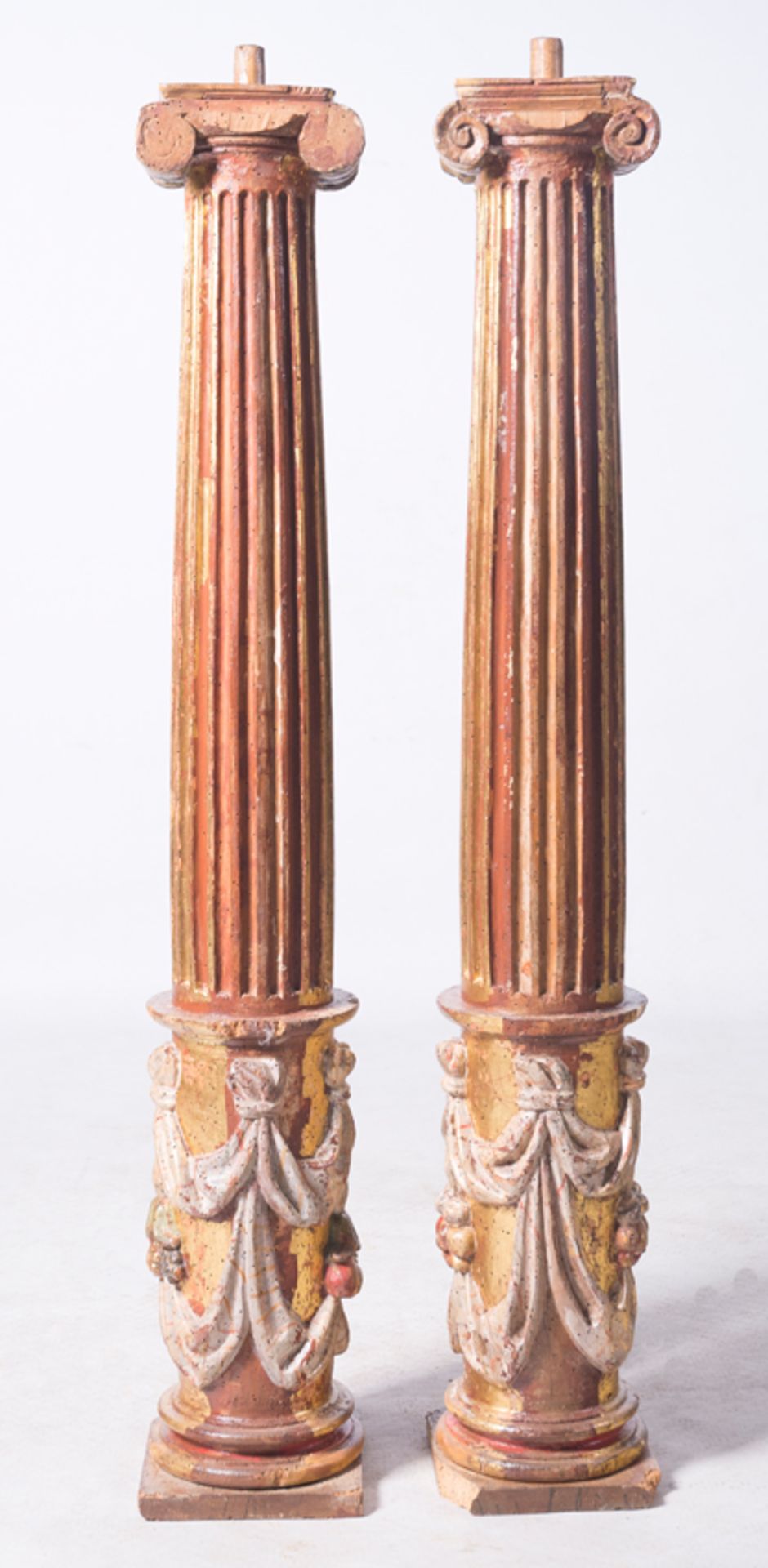 Pair of carved, gilded and polychromed wooden columns with human characters. Castilian School. Renai - Image 2 of 20