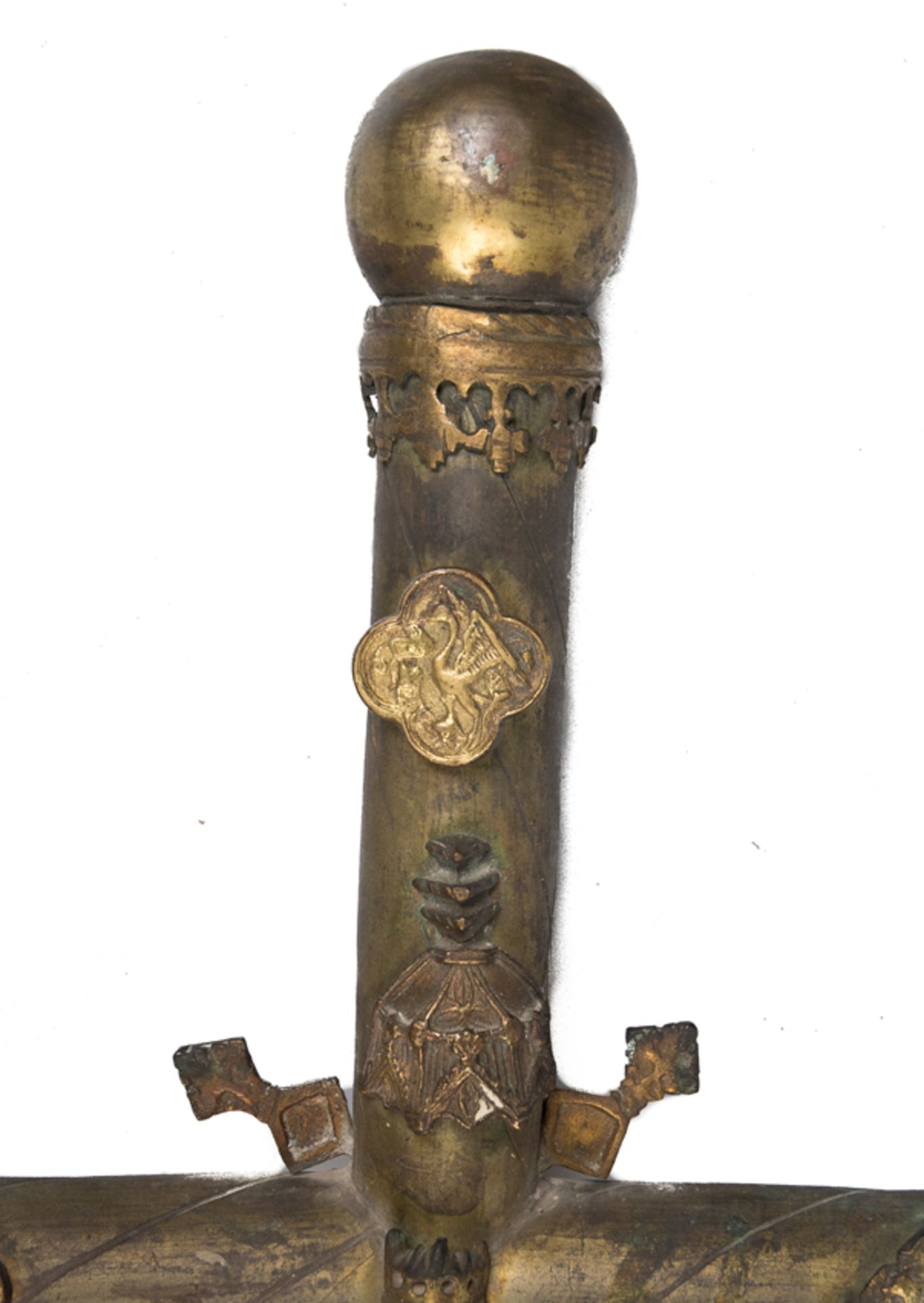 Gilded copper cross with figures and enamels affixed to it. Spain. Late Gothic. Circa 1500. - Image 3 of 11