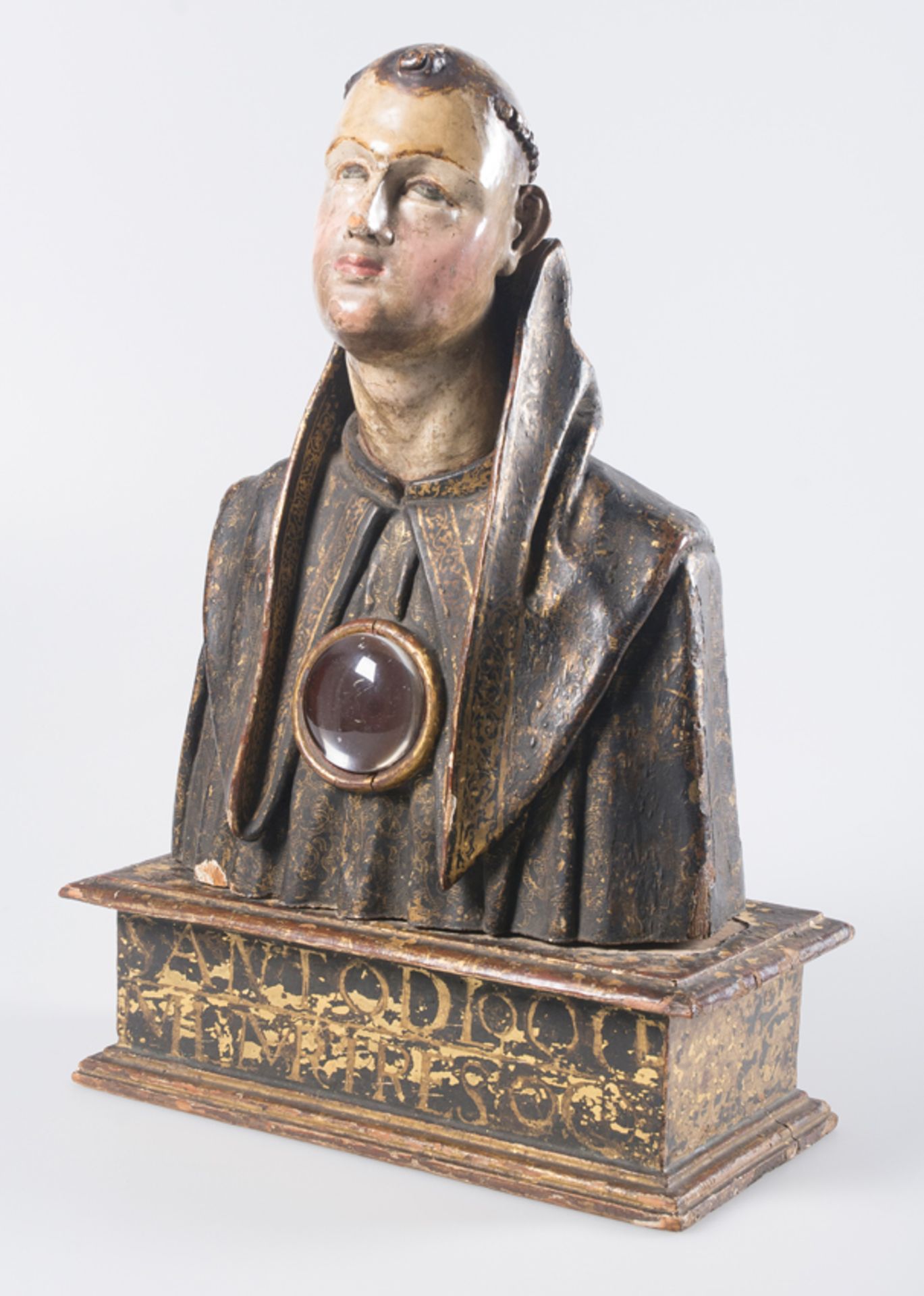 "Reliquary bust of a saint". Carved, gilded and polychromed wooden sculpture, with a large, central - Image 7 of 10