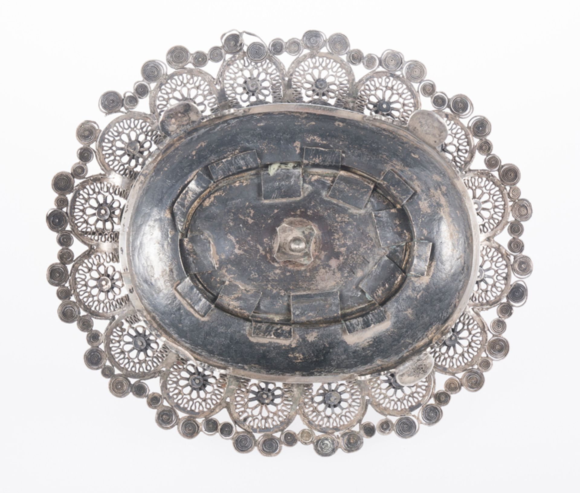 Silver filigree and cast silver centrepiece. Colonial. High Peru 19th century. - Image 5 of 5