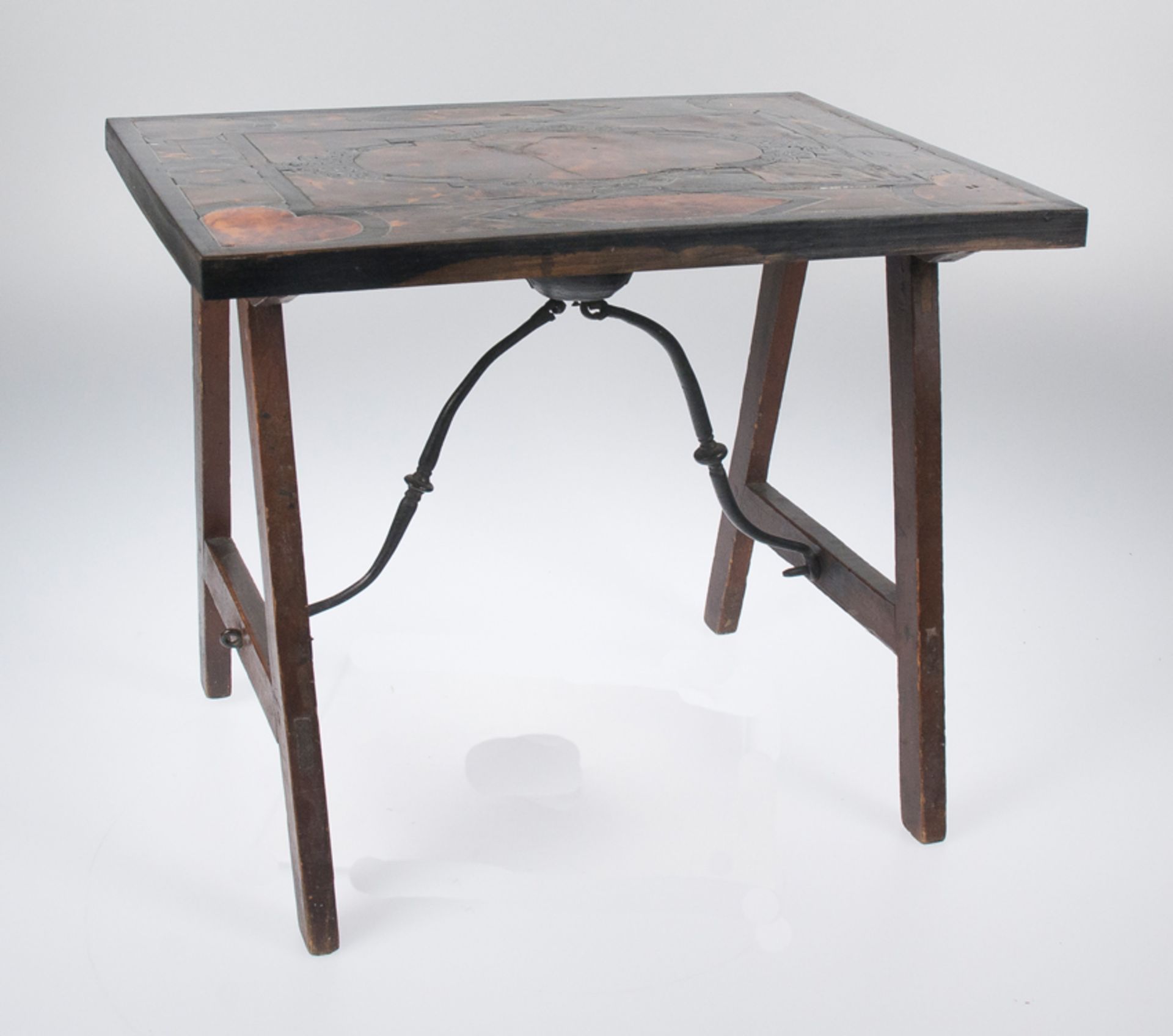 Wood and tortoiseshell table with iron fittings. Colonial work. Mexico. 18th century.