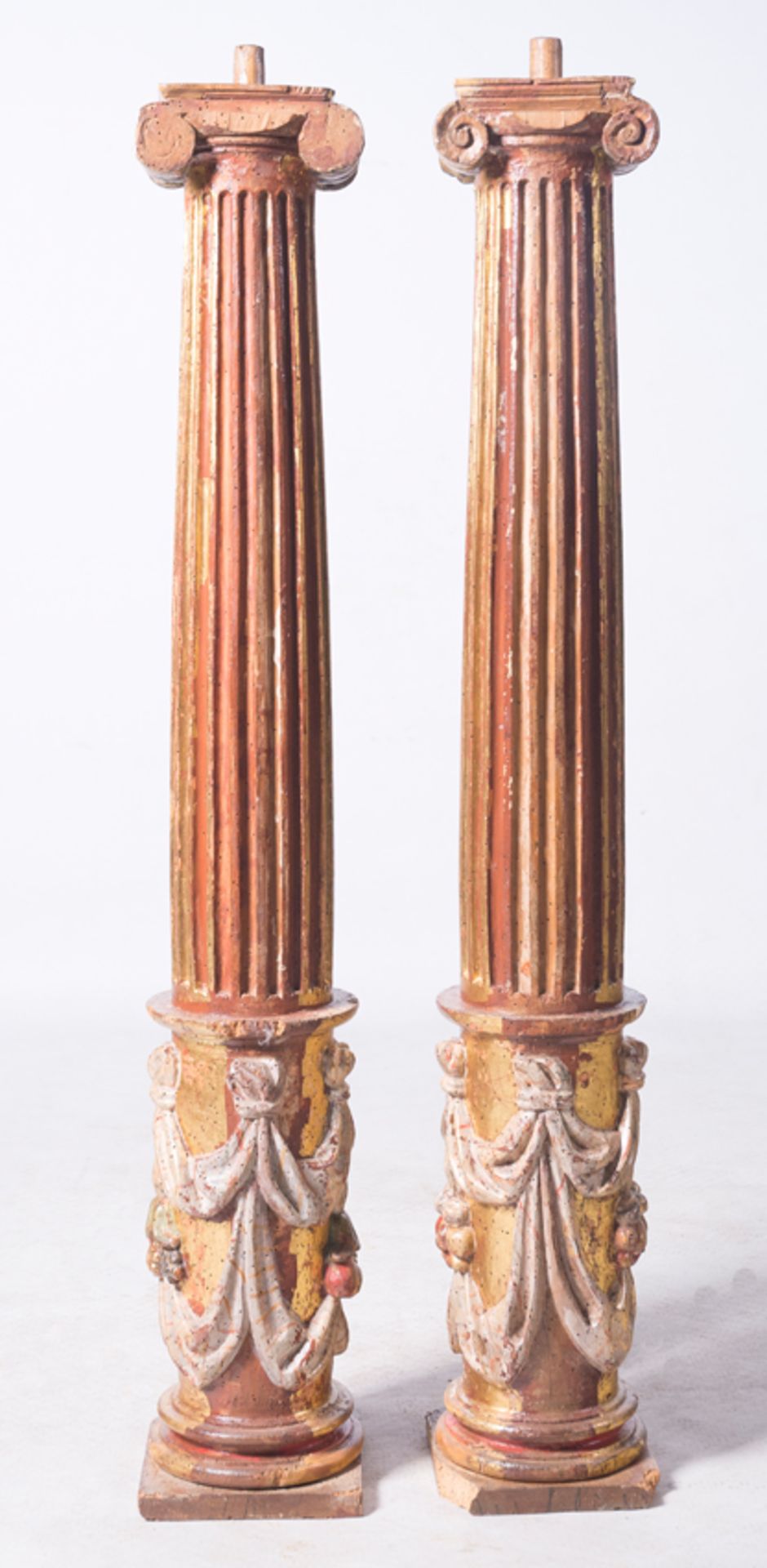 Pair of carved, gilded and polychromed wooden columns with human characters. Castilian School. Renai
