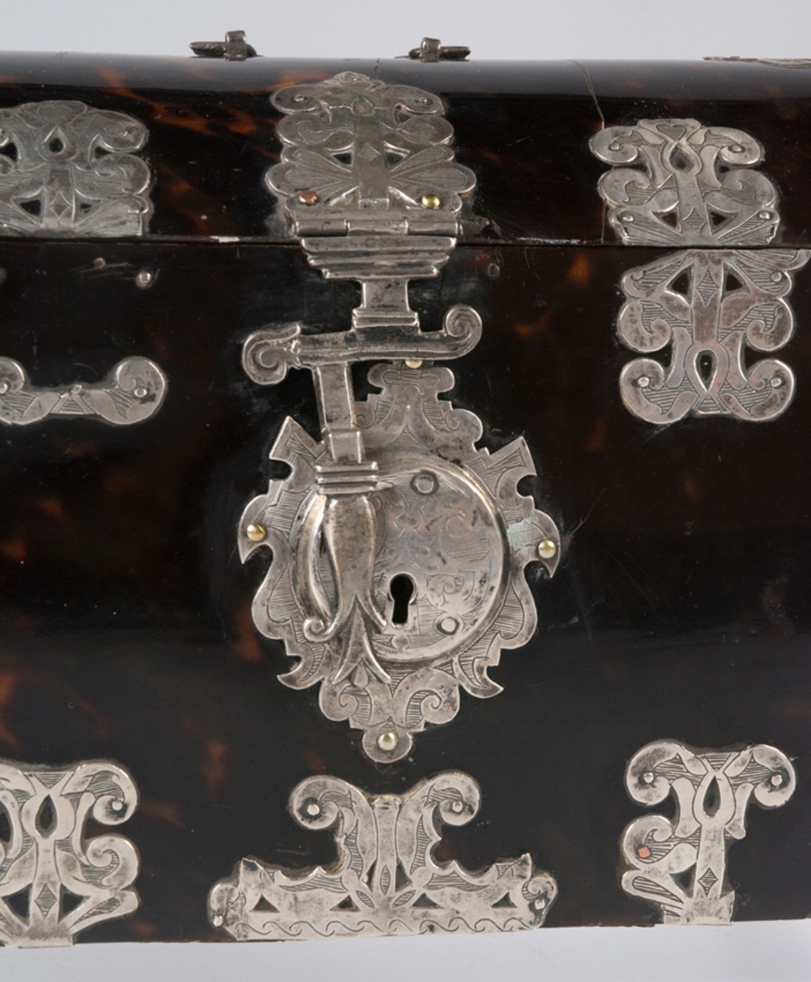 Imposing wooden box covered in tortoiseshell with silver applications.Colonial. Mexico.18th centu. - Image 6 of 10