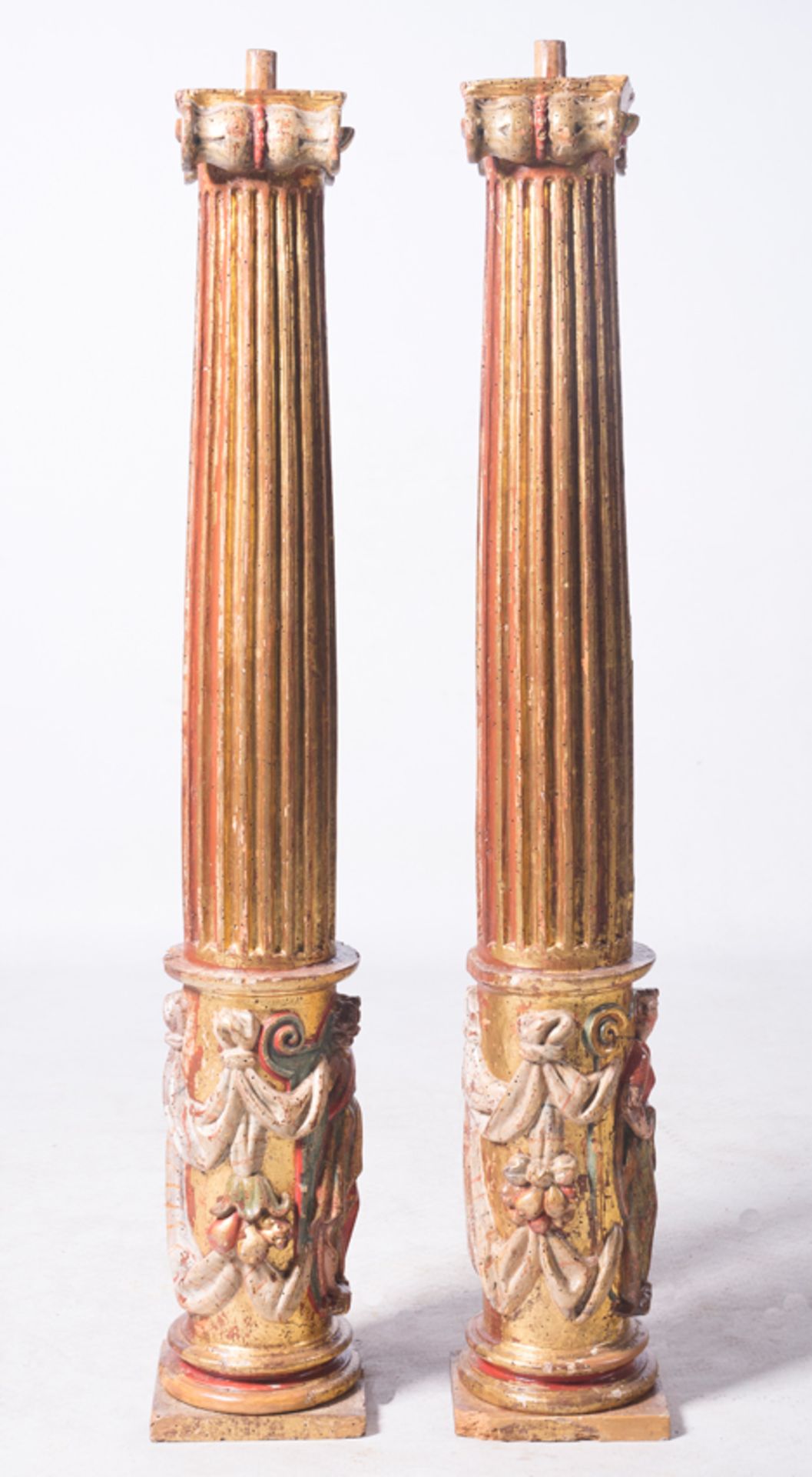 Pair of carved, gilded and polychromed wooden columns with human characters. Castilian School. Renai - Image 3 of 20