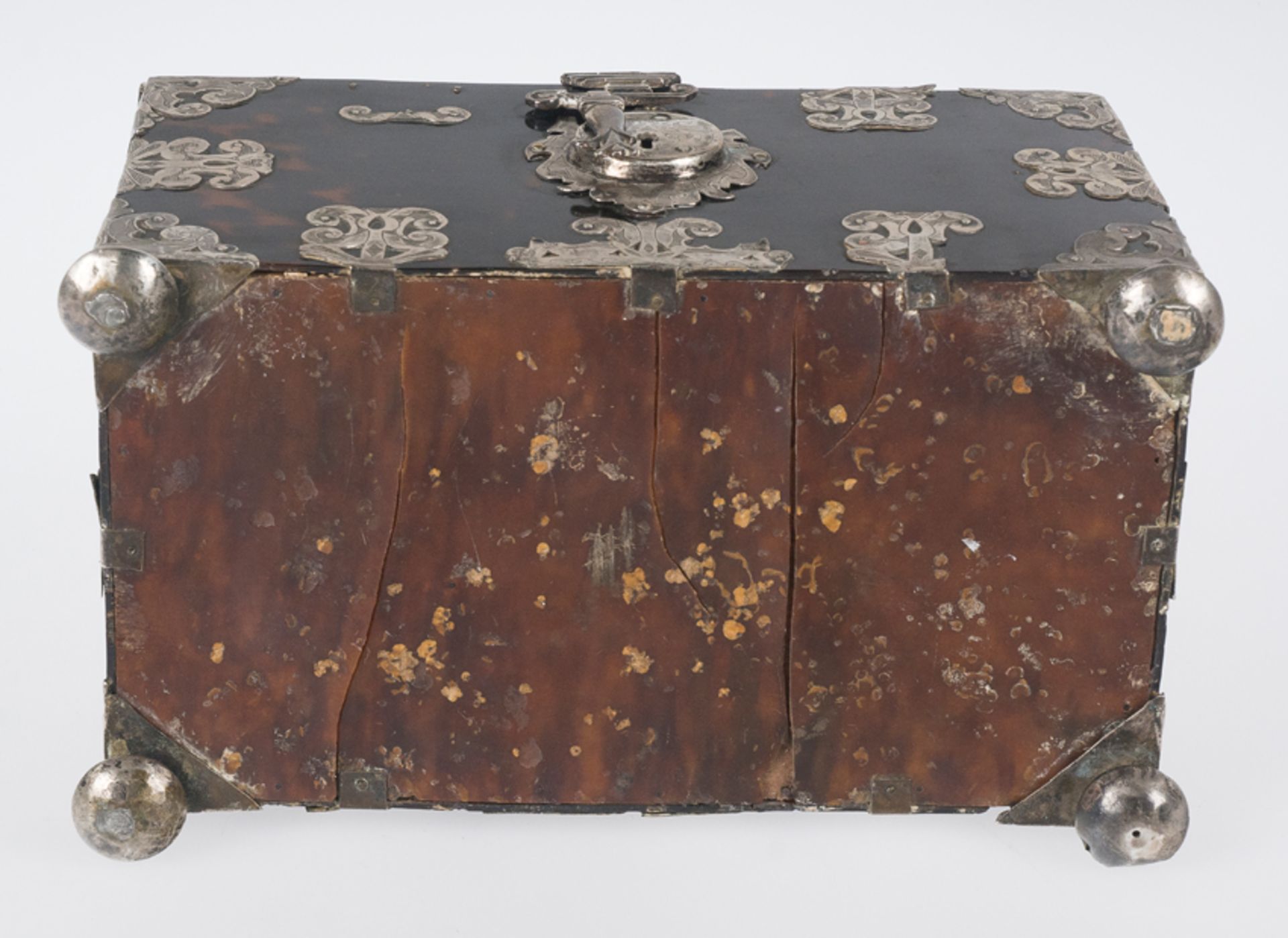 Imposing wooden box covered in tortoiseshell with silver applications.Colonial. Mexico.18th centu. - Image 10 of 10