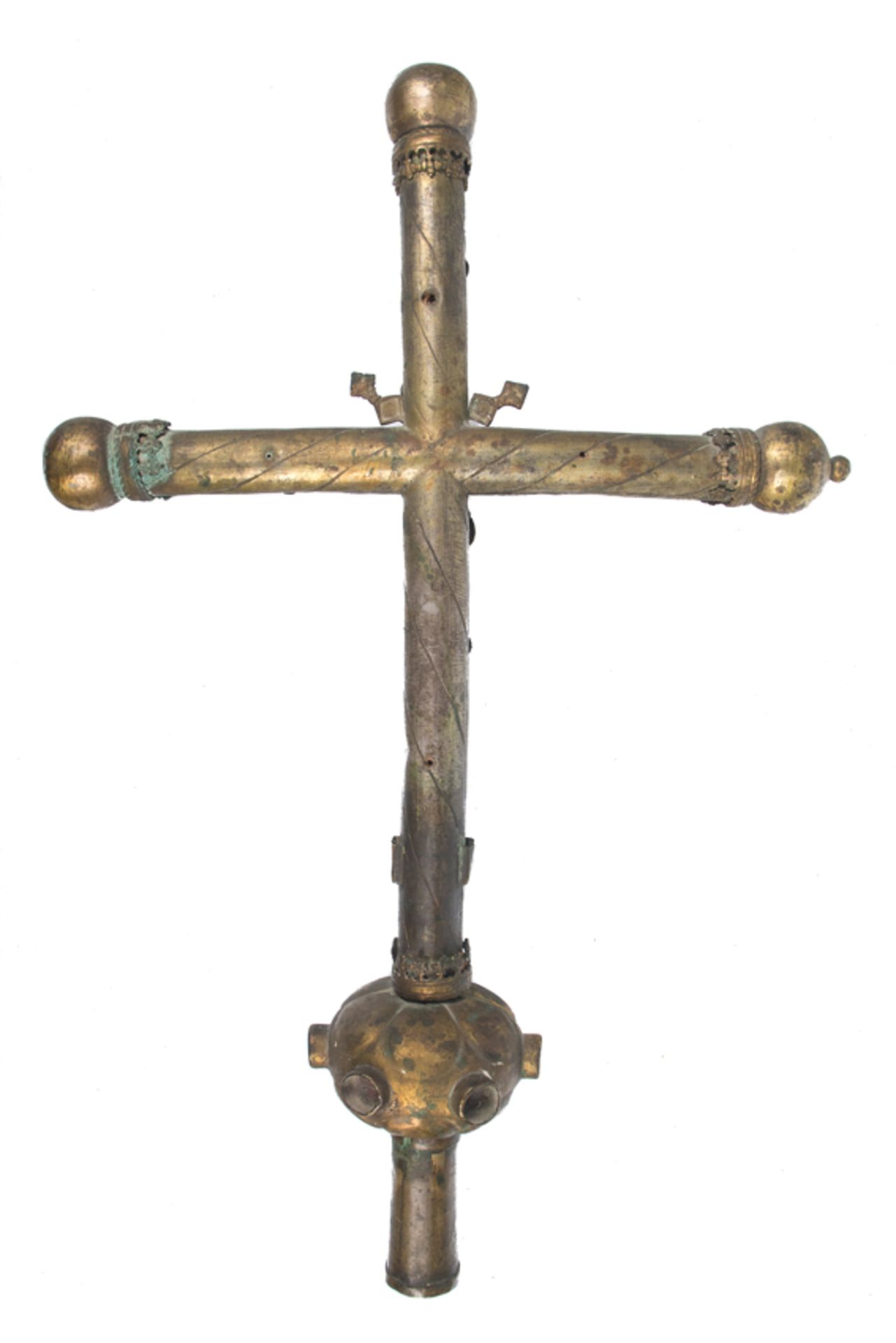 Gilded copper cross with figures and enamels affixed to it. Spain. Late Gothic. Circa 1500. - Image 11 of 11