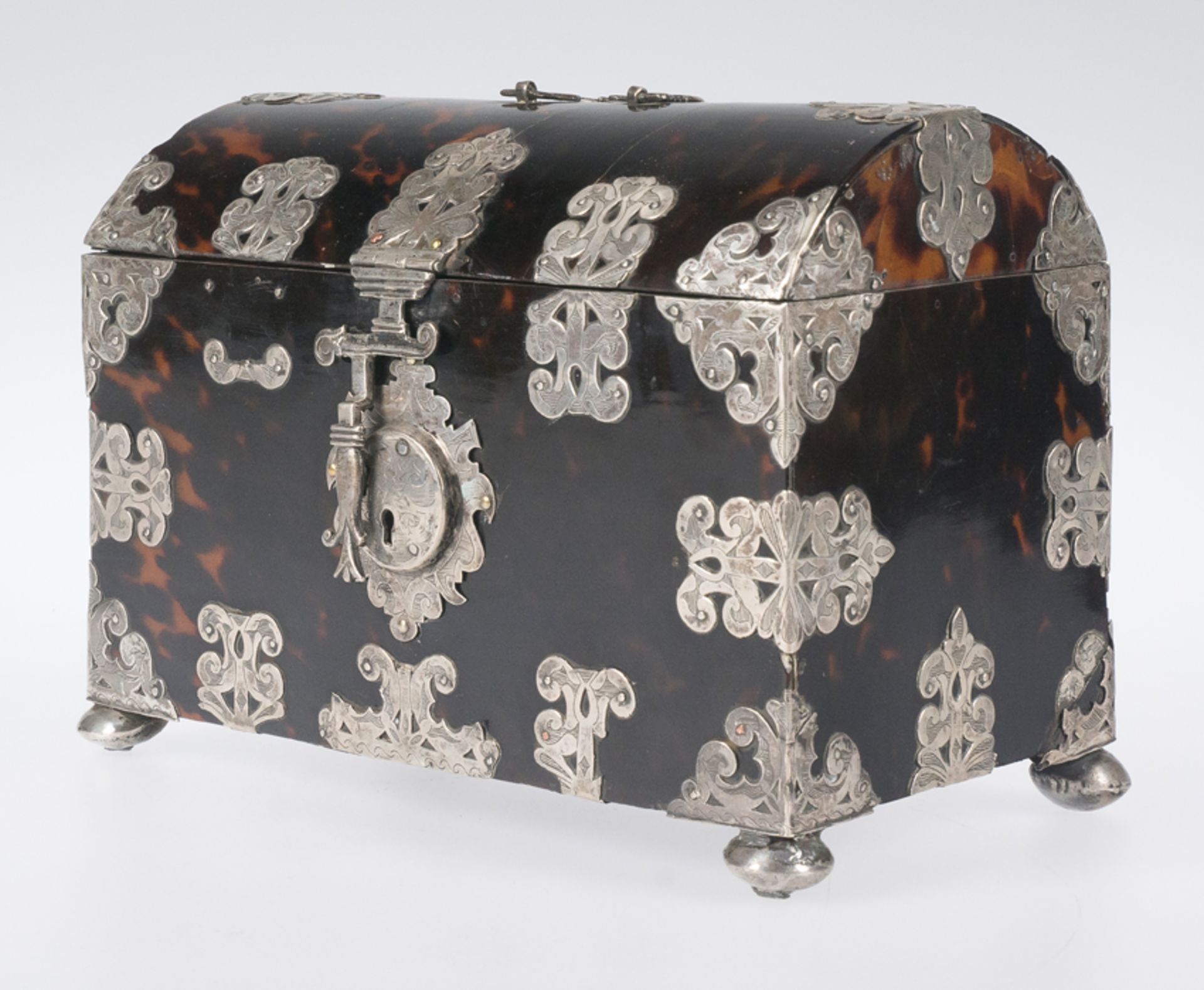 Imposing wooden box covered in tortoiseshell with silver applications.Colonial. Mexico.18th centu. - Image 3 of 10