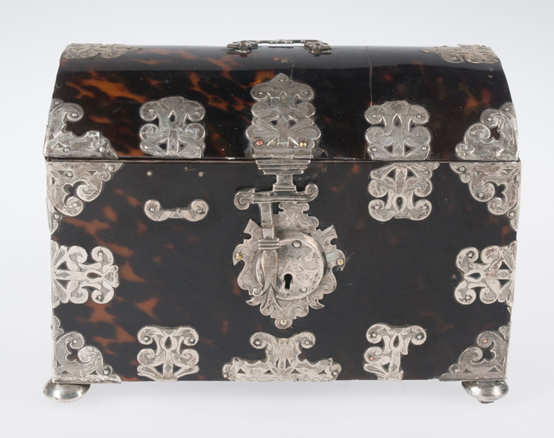 Imposing wooden box covered in tortoiseshell with silver applications.Colonial. Mexico.18th centu. - Image 2 of 10